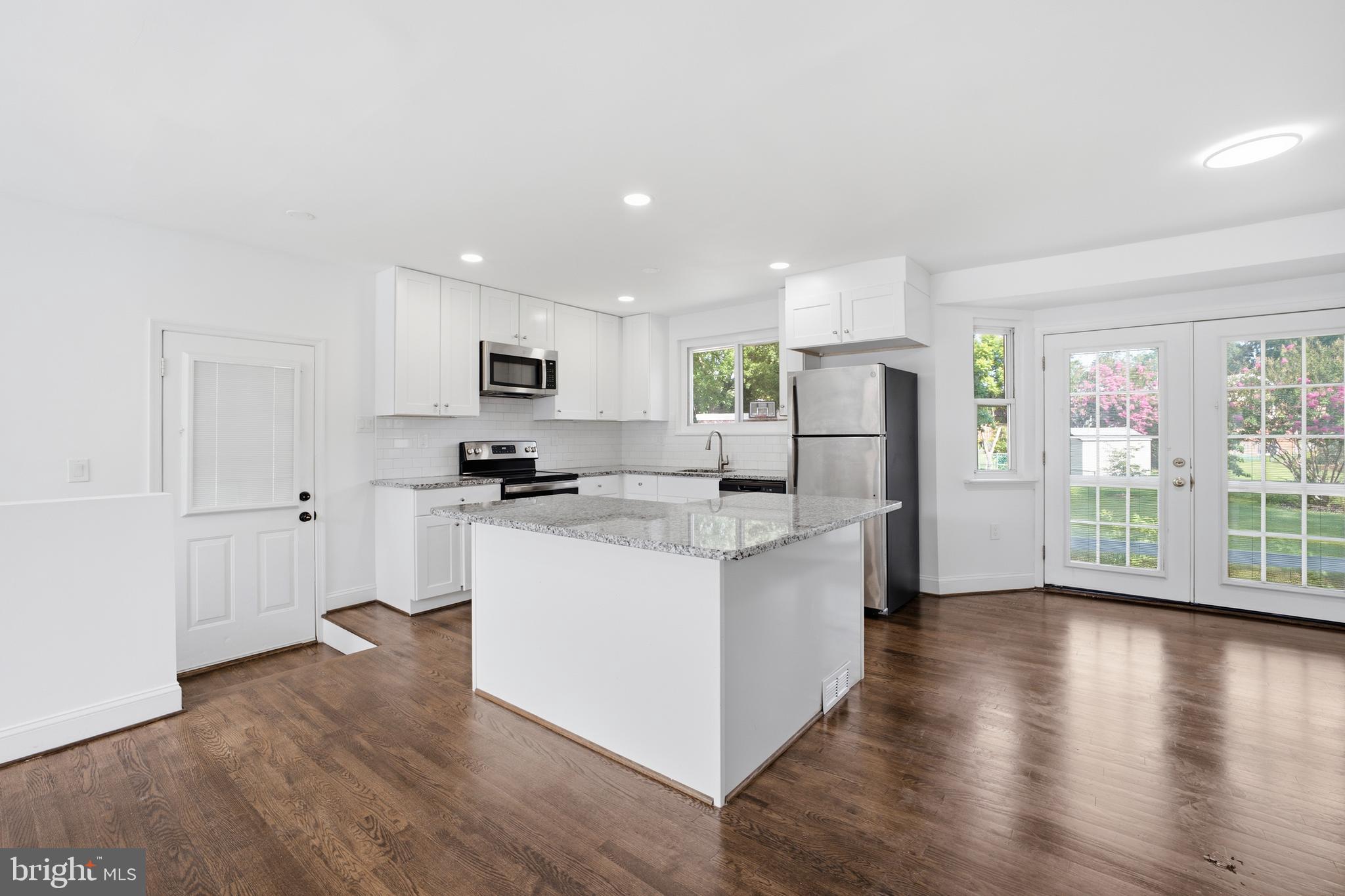 COLLEGE PARK ESTATES - Residential