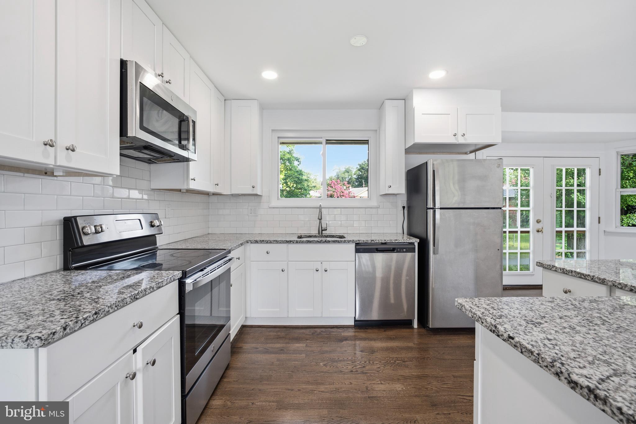 COLLEGE PARK ESTATES - Residential