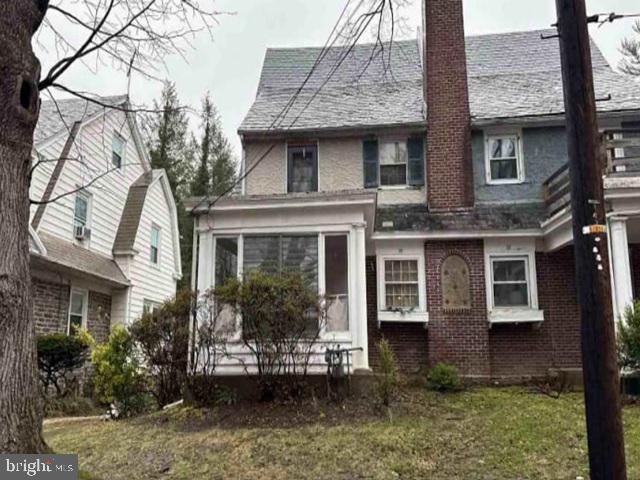 Built in 1926 and located in the Gladstone Manor neighborhood, this attached townhome offers approximately 1536 finished square feet, four bedrooms and one full bath, fireplace, full basement and detached one car garage. This home sits on an approximate 3049 sqft lot.