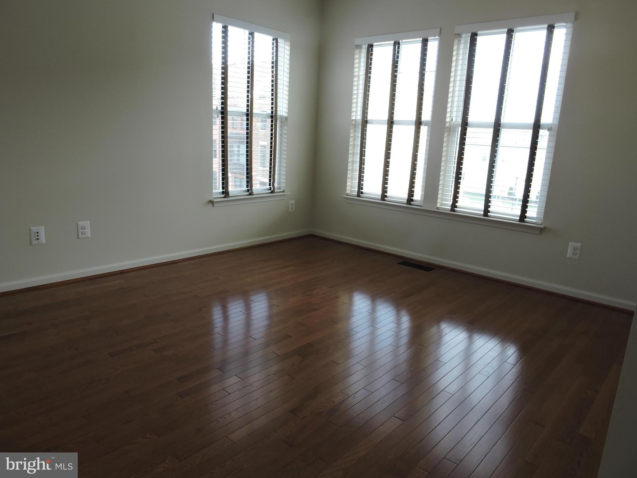 ONE LOUDOUN LANDBAY C - Residential Lease