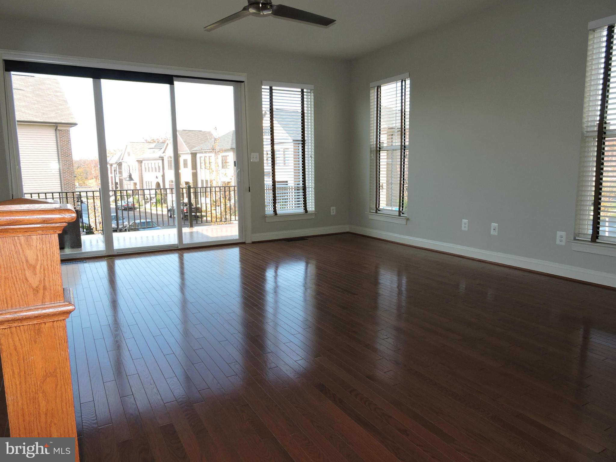 ONE LOUDOUN LANDBAY C - Residential Lease