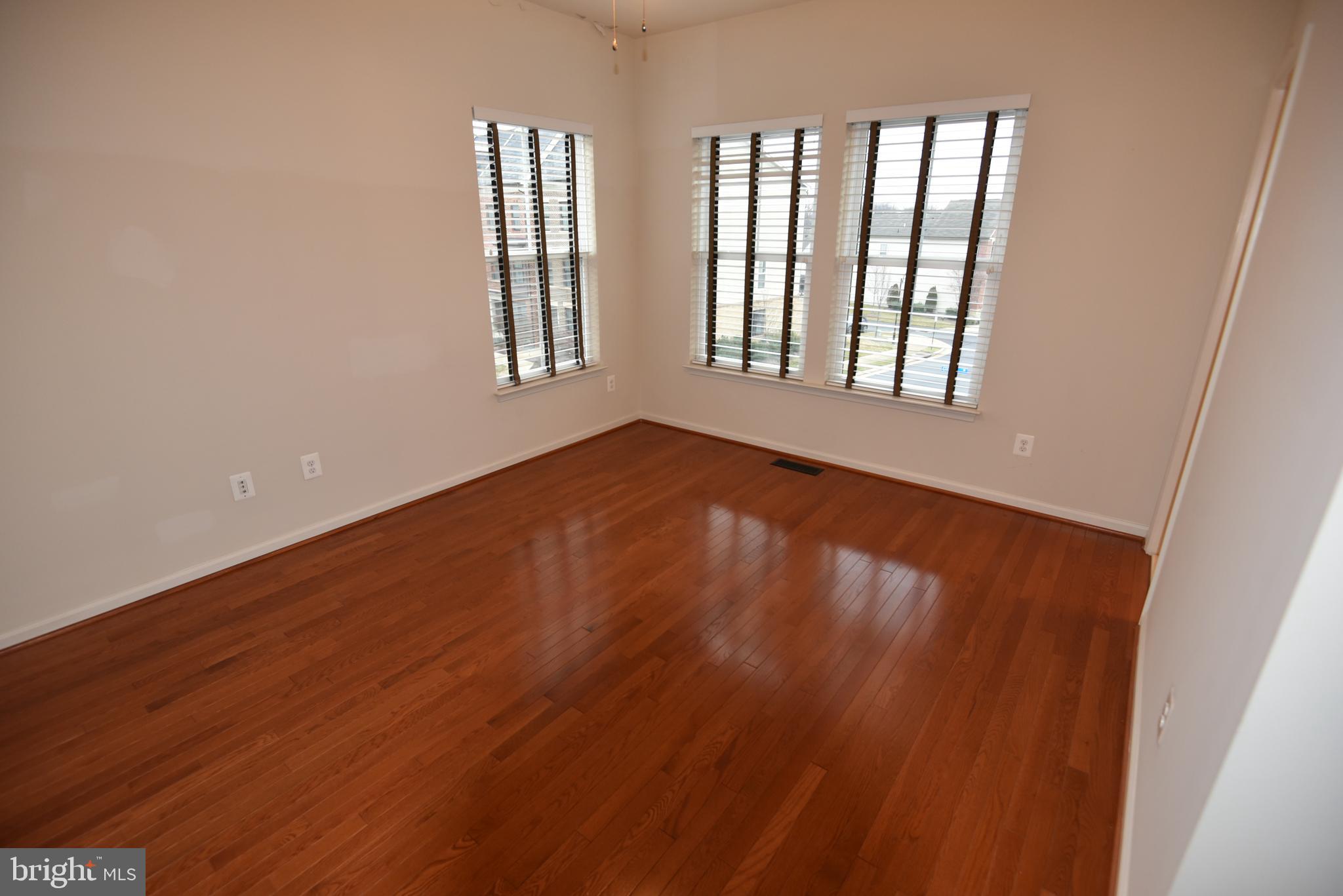 ONE LOUDOUN LANDBAY C - Residential Lease