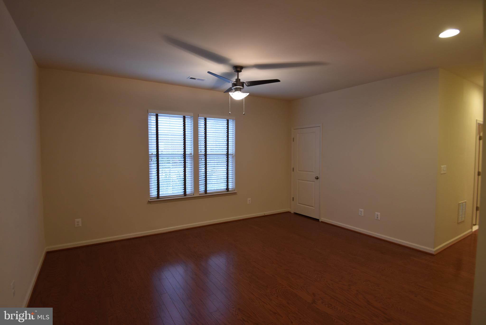 ONE LOUDOUN LANDBAY C - Residential Lease