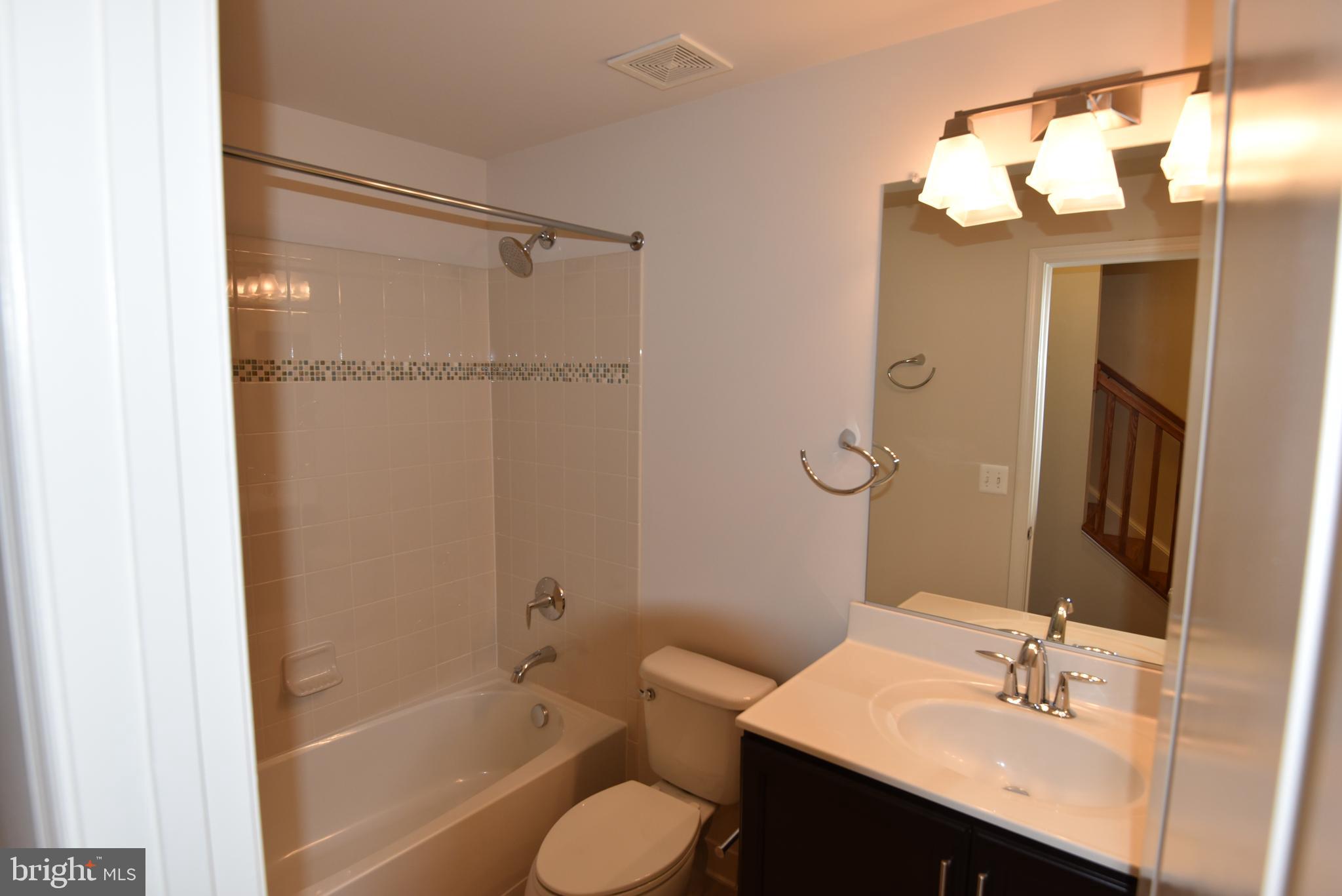 ONE LOUDOUN LANDBAY C - Residential Lease