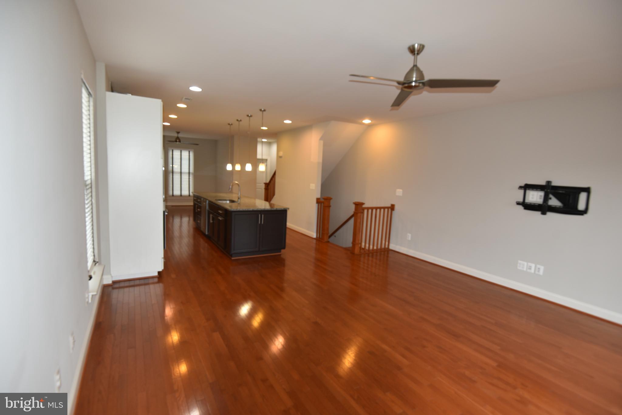 ONE LOUDOUN LANDBAY C - Residential Lease