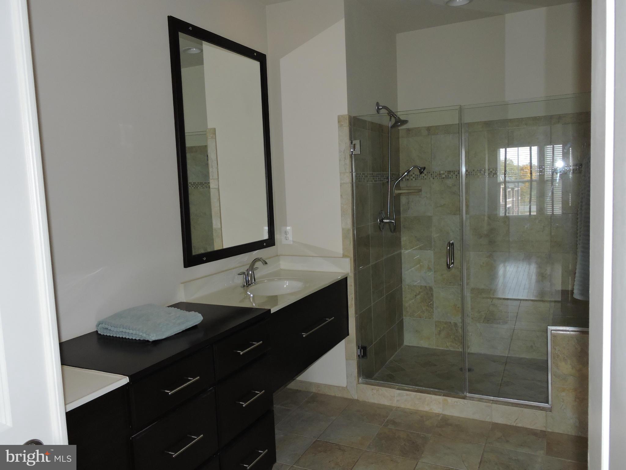 ONE LOUDOUN LANDBAY C - Residential Lease
