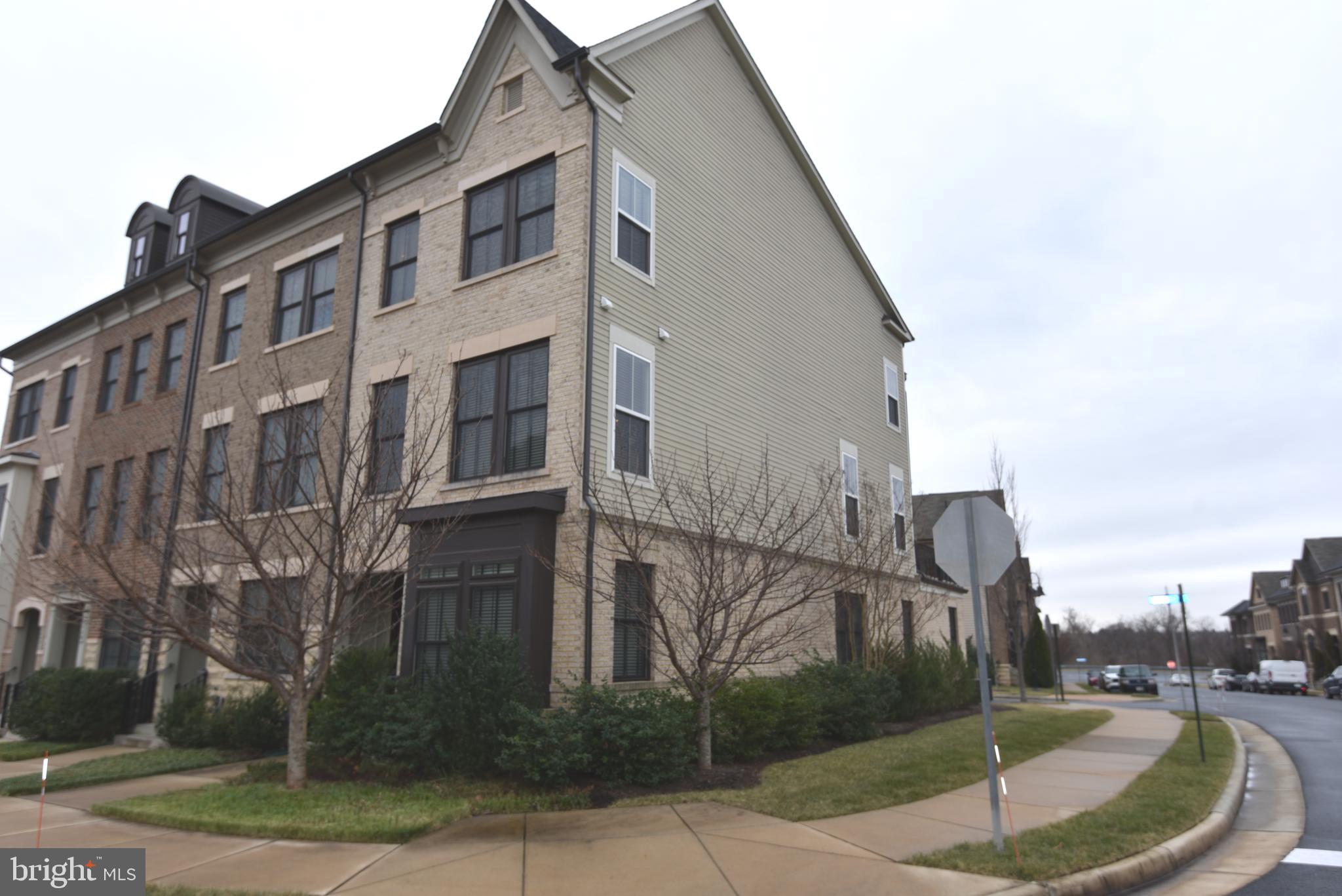 ONE LOUDOUN LANDBAY C - Residential Lease