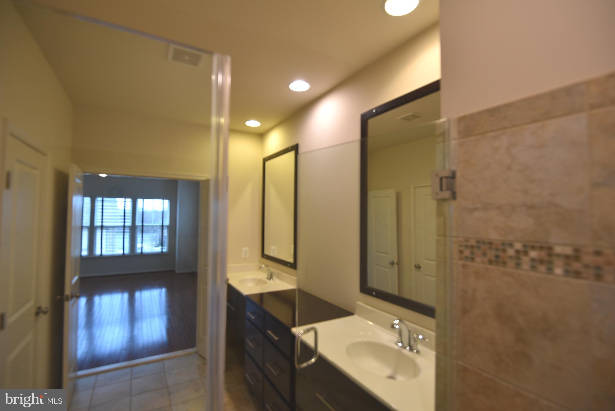 ONE LOUDOUN LANDBAY C - Residential Lease