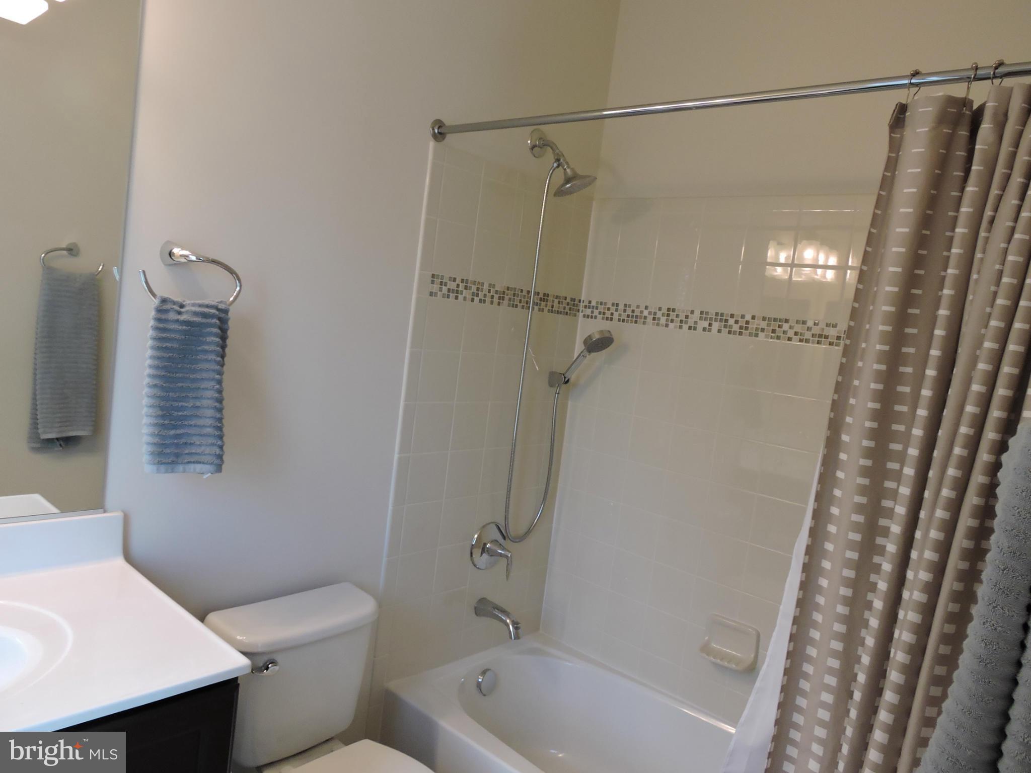 ONE LOUDOUN LANDBAY C - Residential Lease
