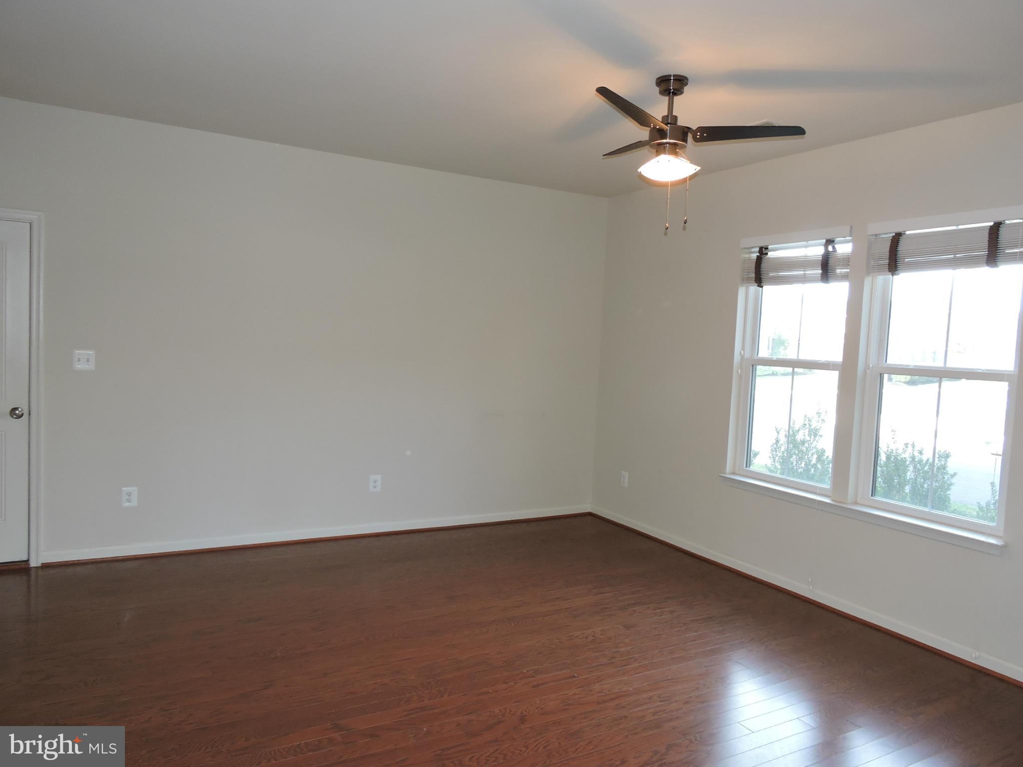 ONE LOUDOUN LANDBAY C - Residential Lease