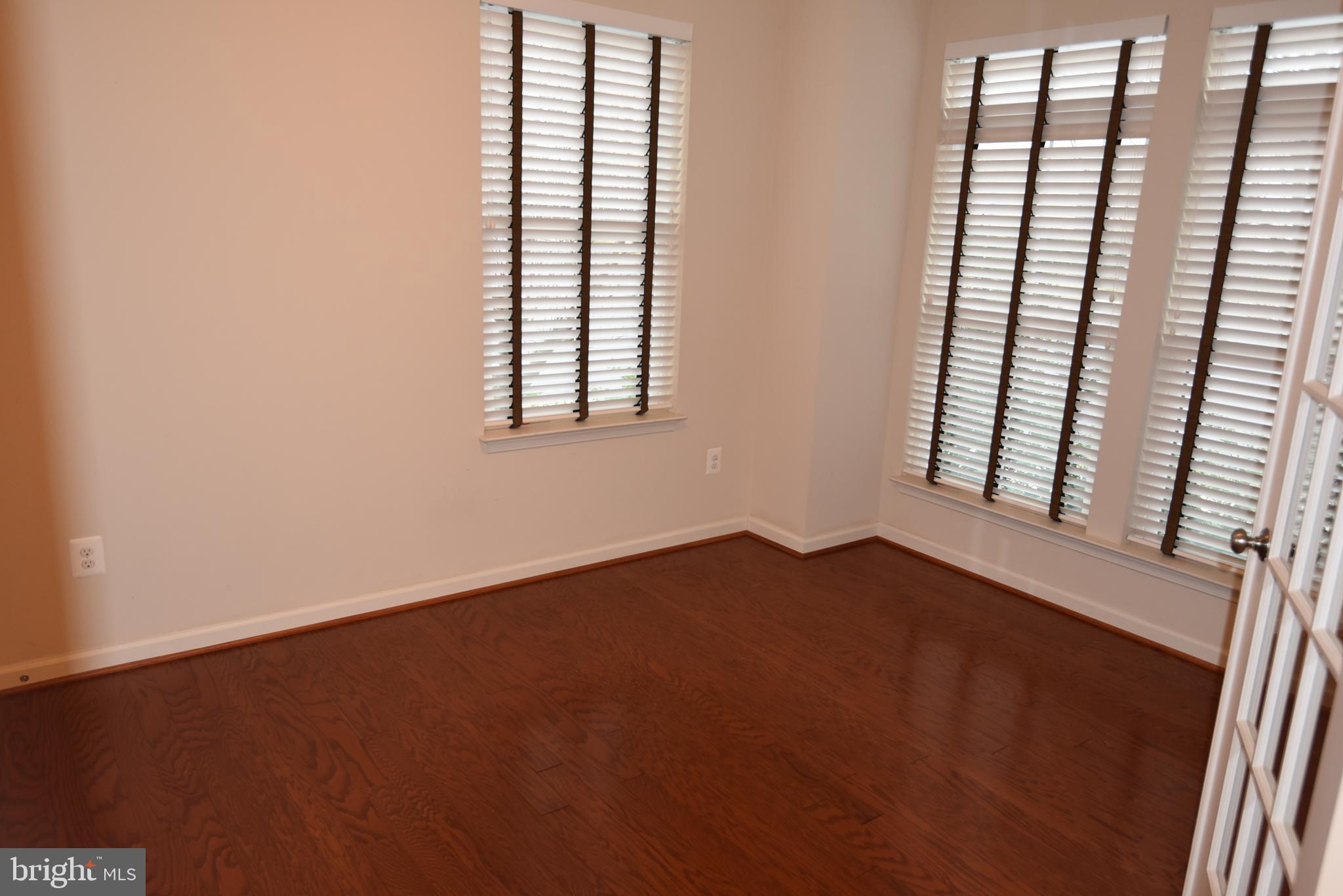 ONE LOUDOUN LANDBAY C - Residential Lease