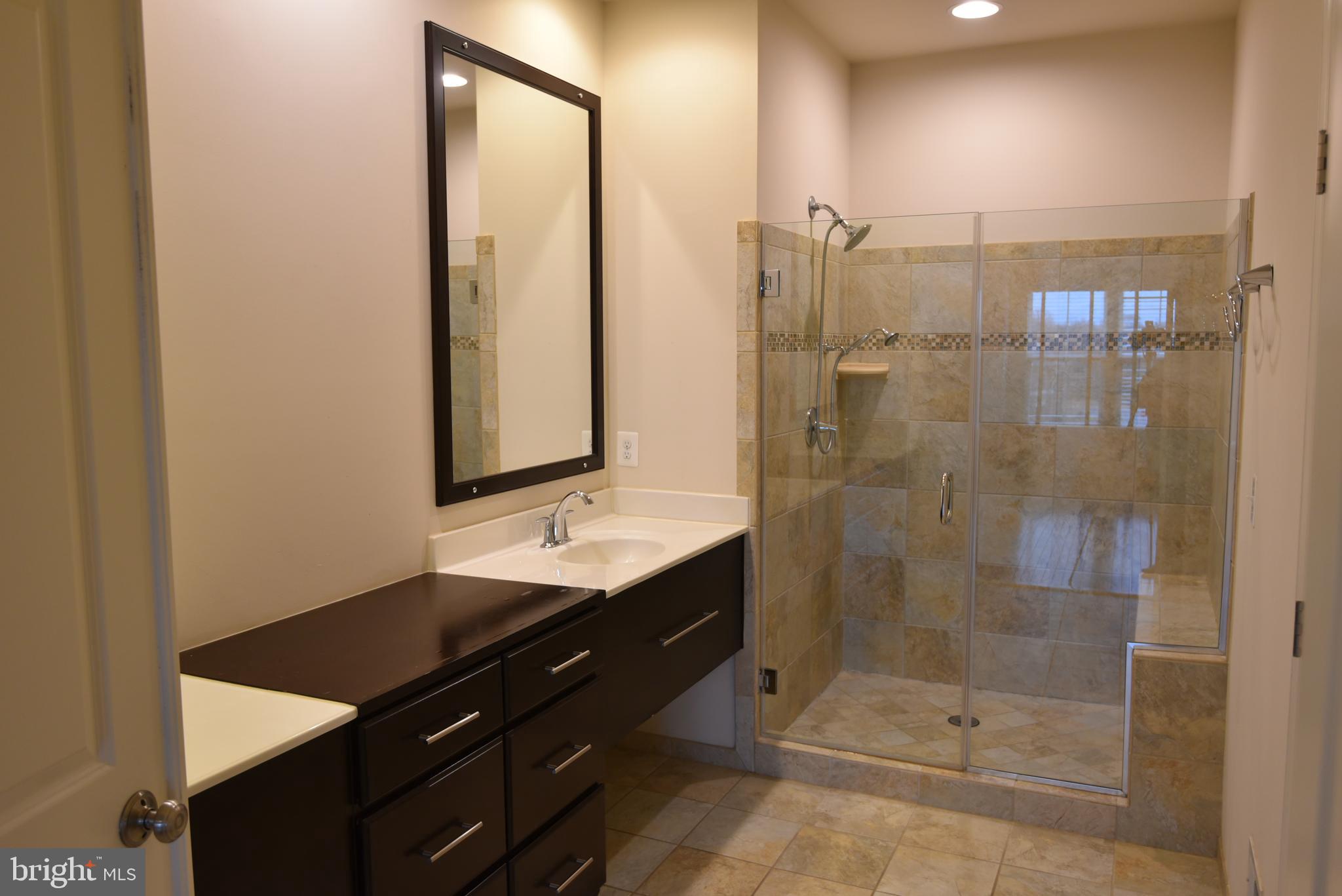 ONE LOUDOUN LANDBAY C - Residential Lease