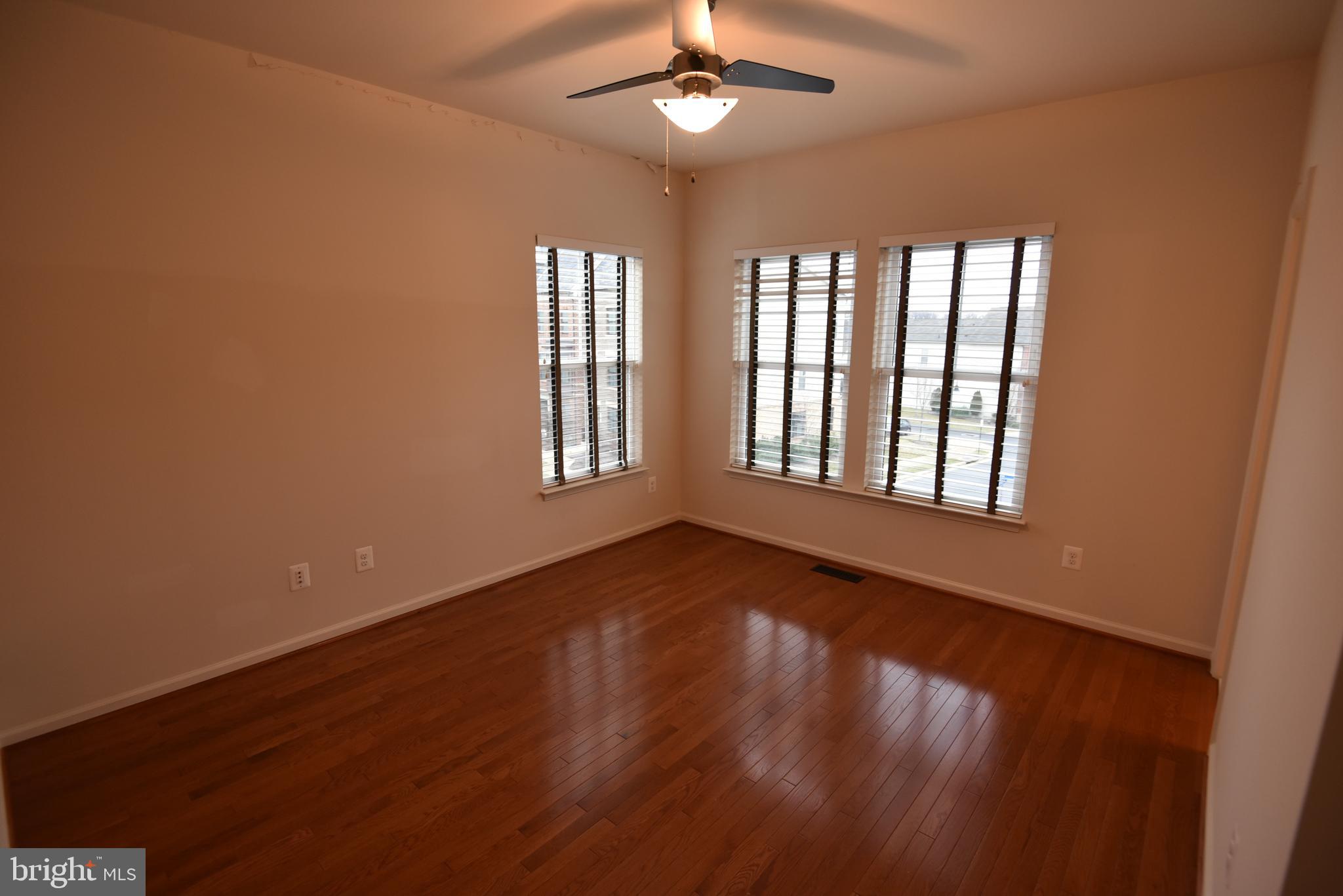 ONE LOUDOUN LANDBAY C - Residential Lease