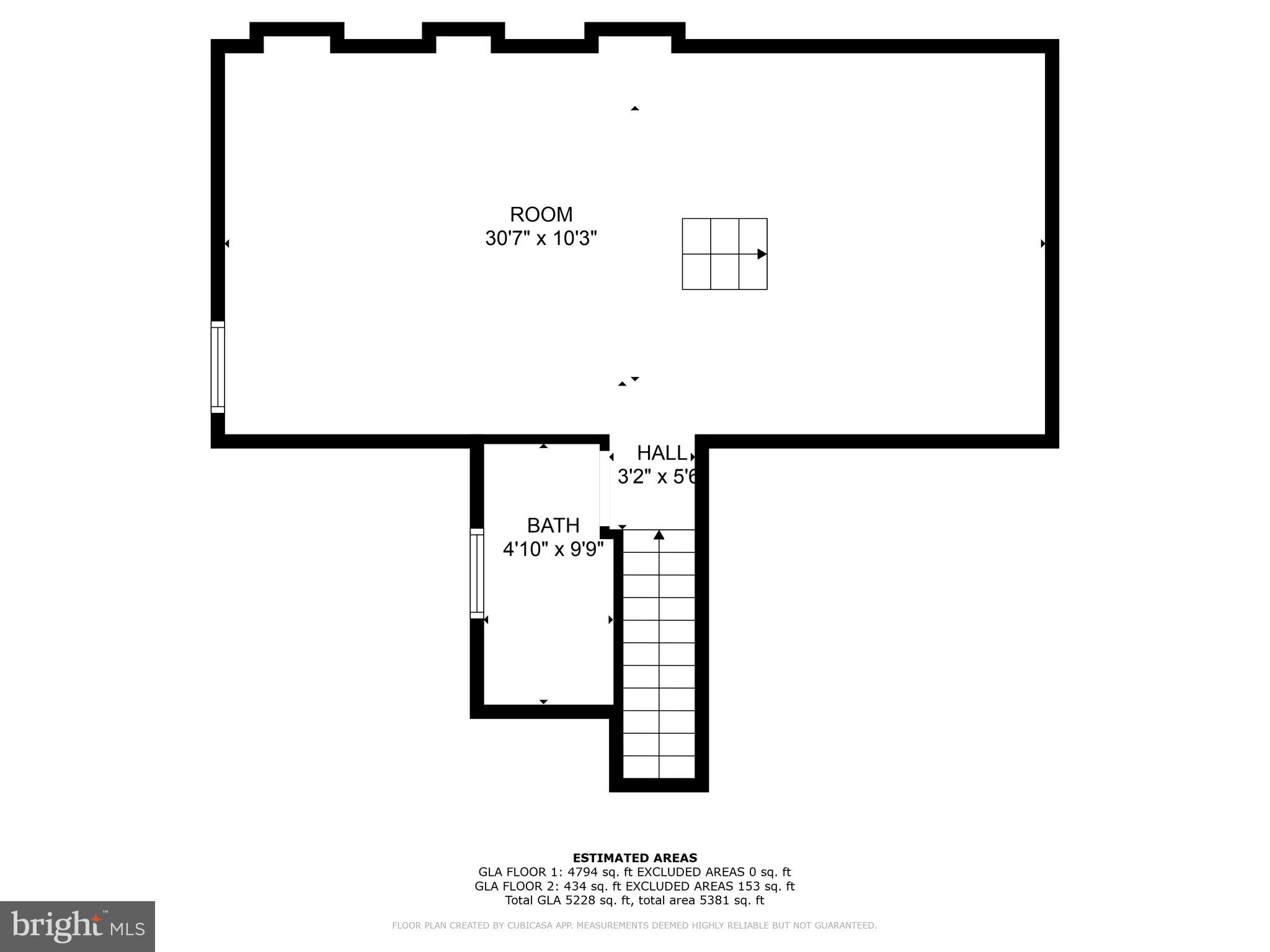 Main image without alt text