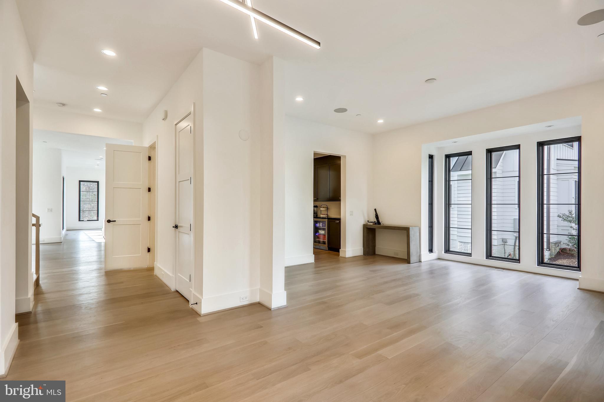 BRADLEY HILLS GROVE - Residential