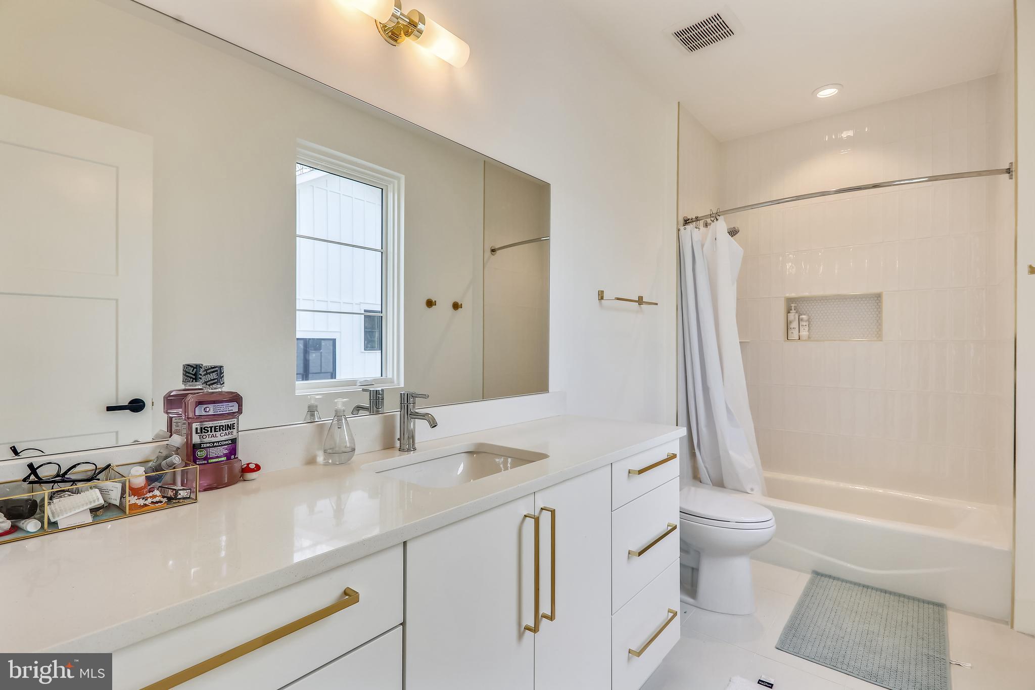BRADLEY HILLS GROVE - Residential