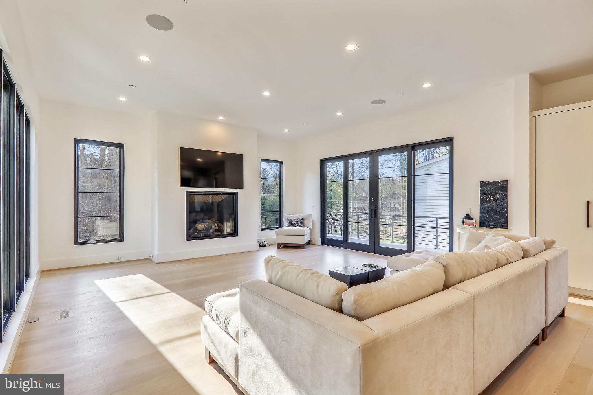 BRADLEY HILLS GROVE - Residential