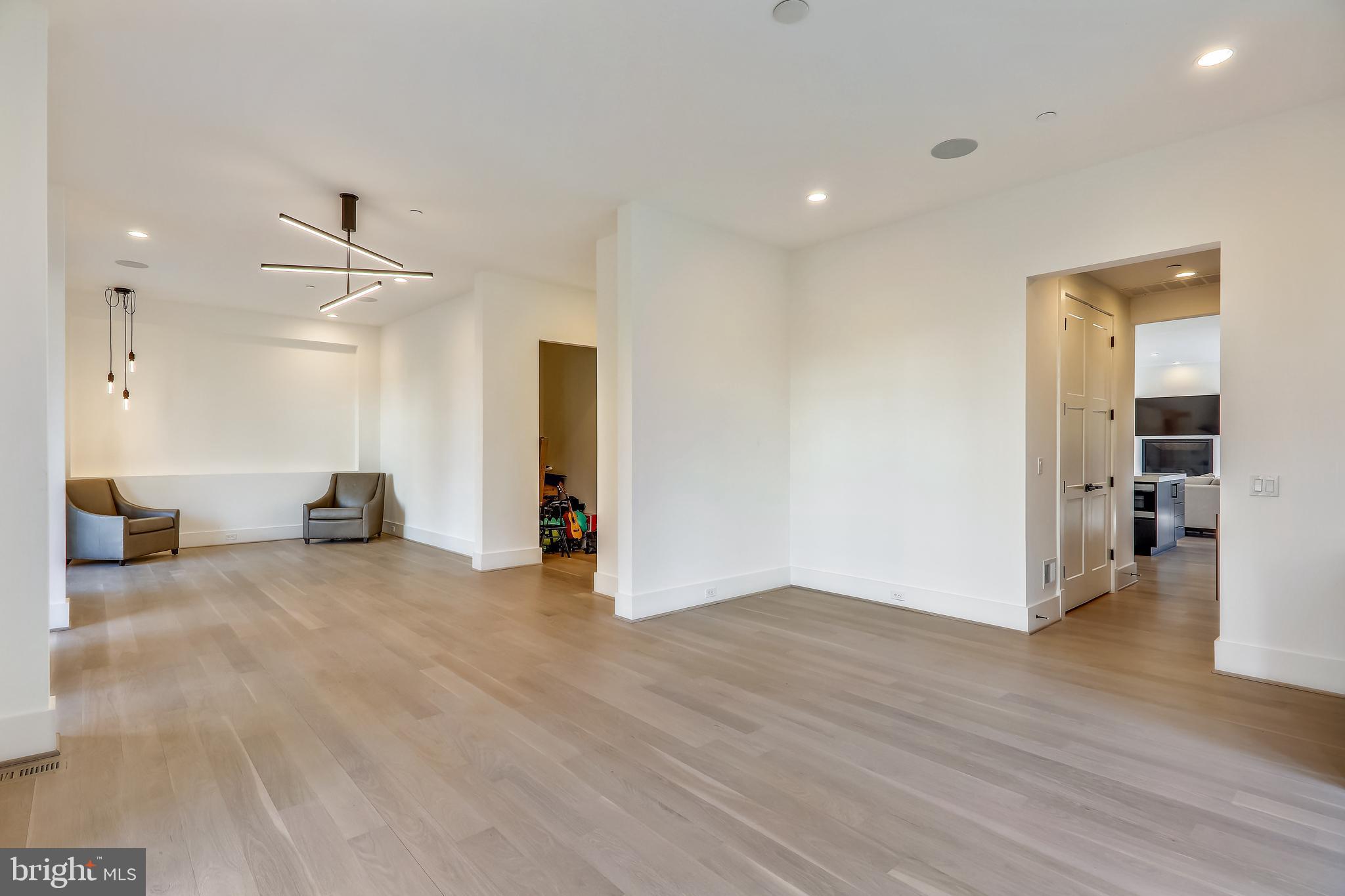 BRADLEY HILLS GROVE - Residential