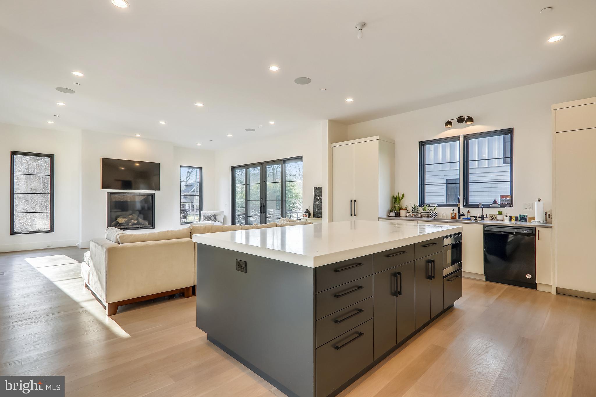 BRADLEY HILLS GROVE - Residential