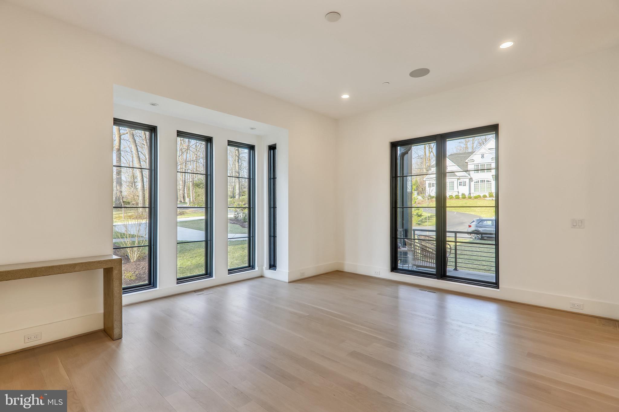 BRADLEY HILLS GROVE - Residential