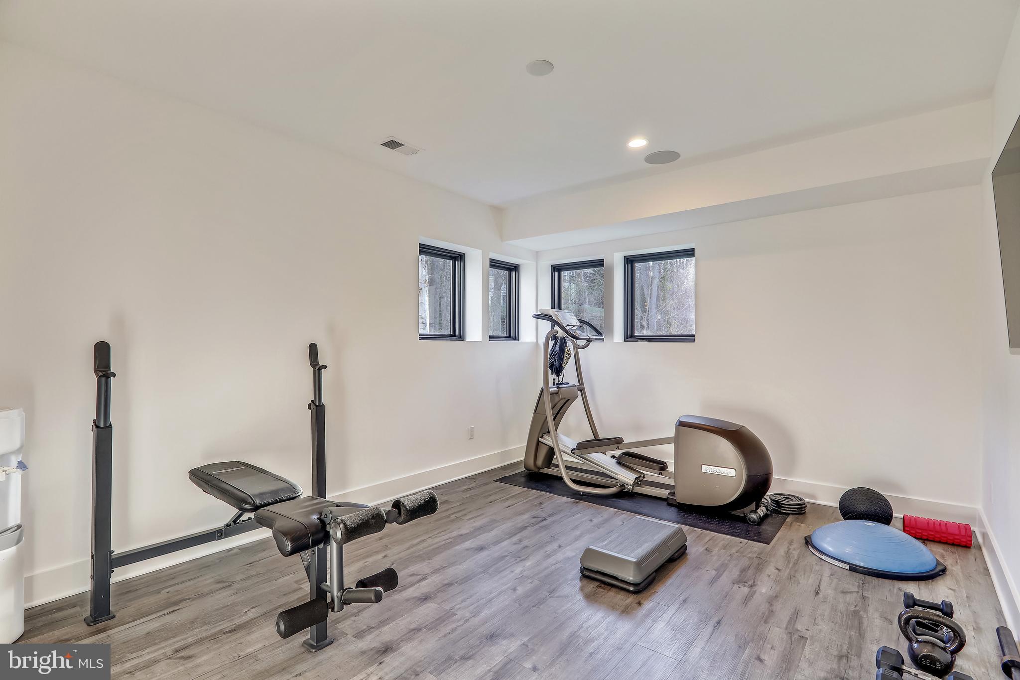 BRADLEY HILLS GROVE - Residential