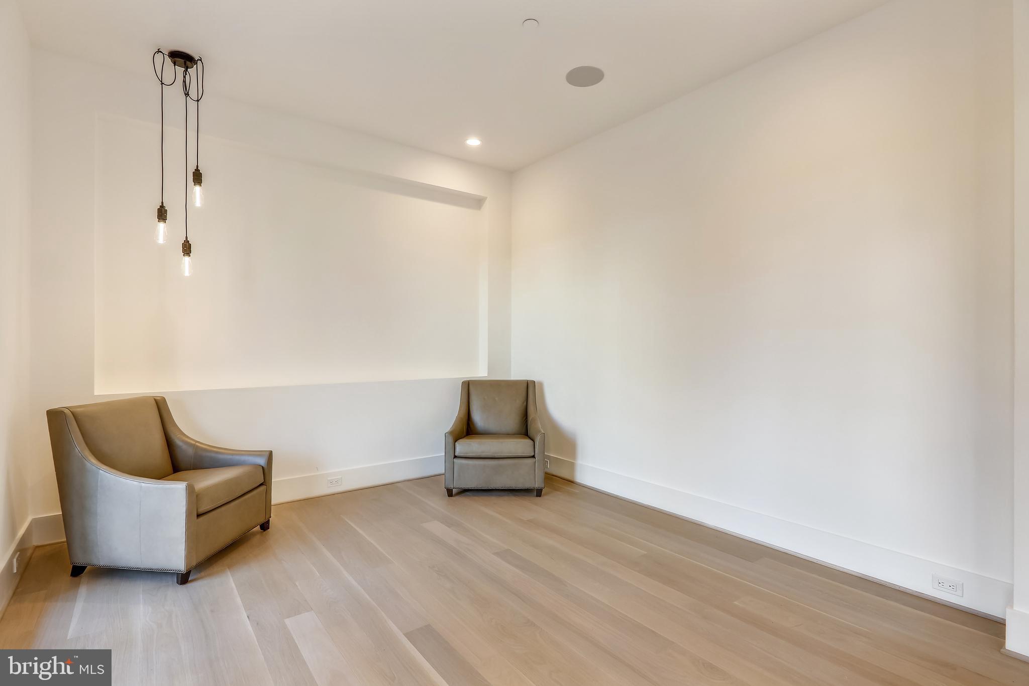 BRADLEY HILLS GROVE - Residential