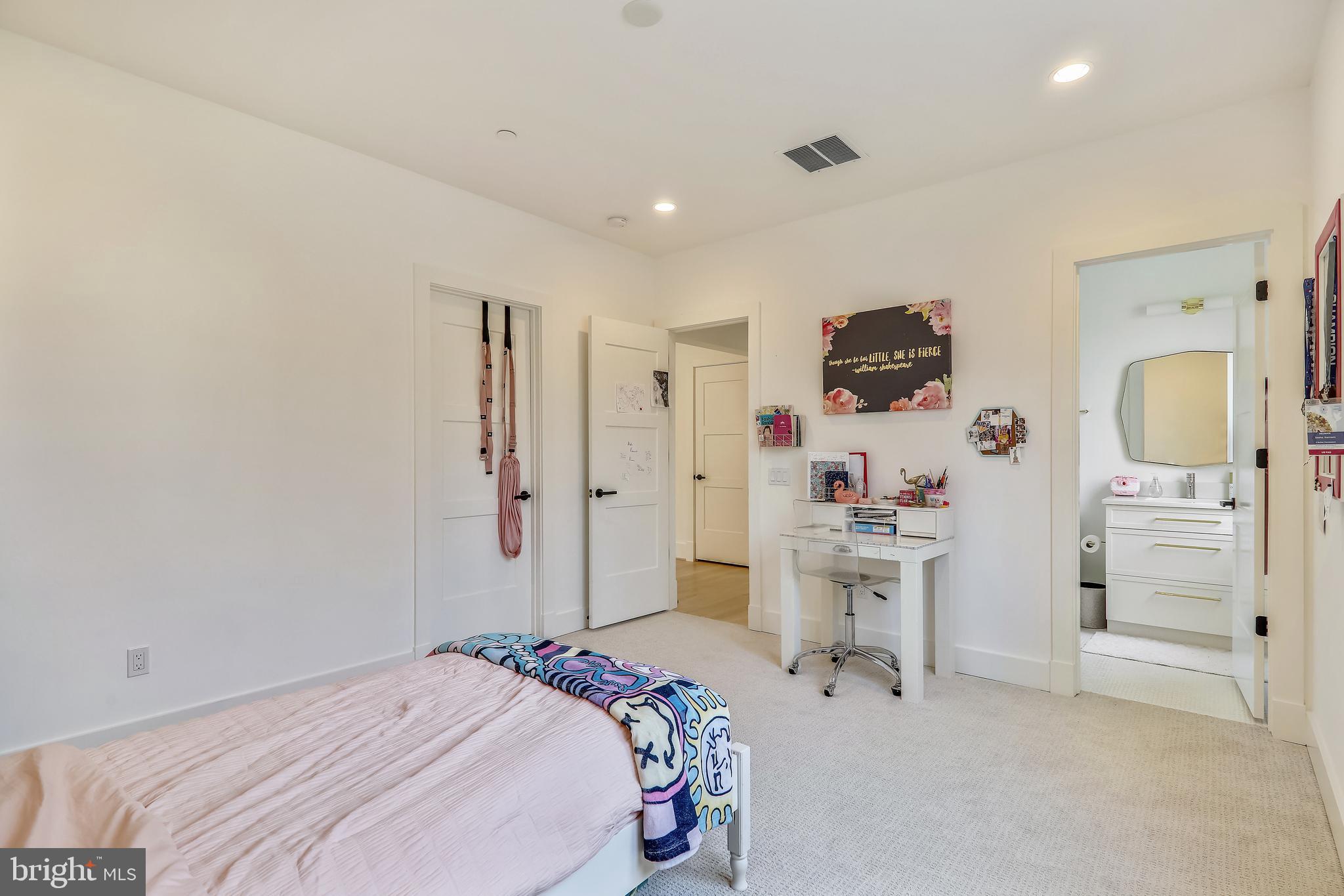 BRADLEY HILLS GROVE - Residential