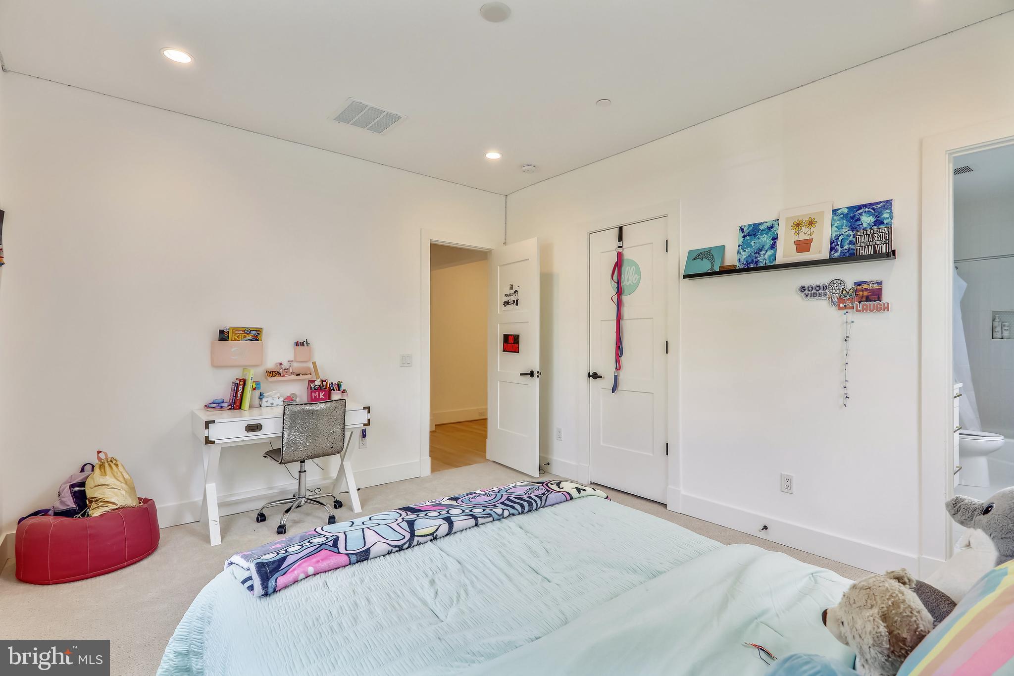 BRADLEY HILLS GROVE - Residential