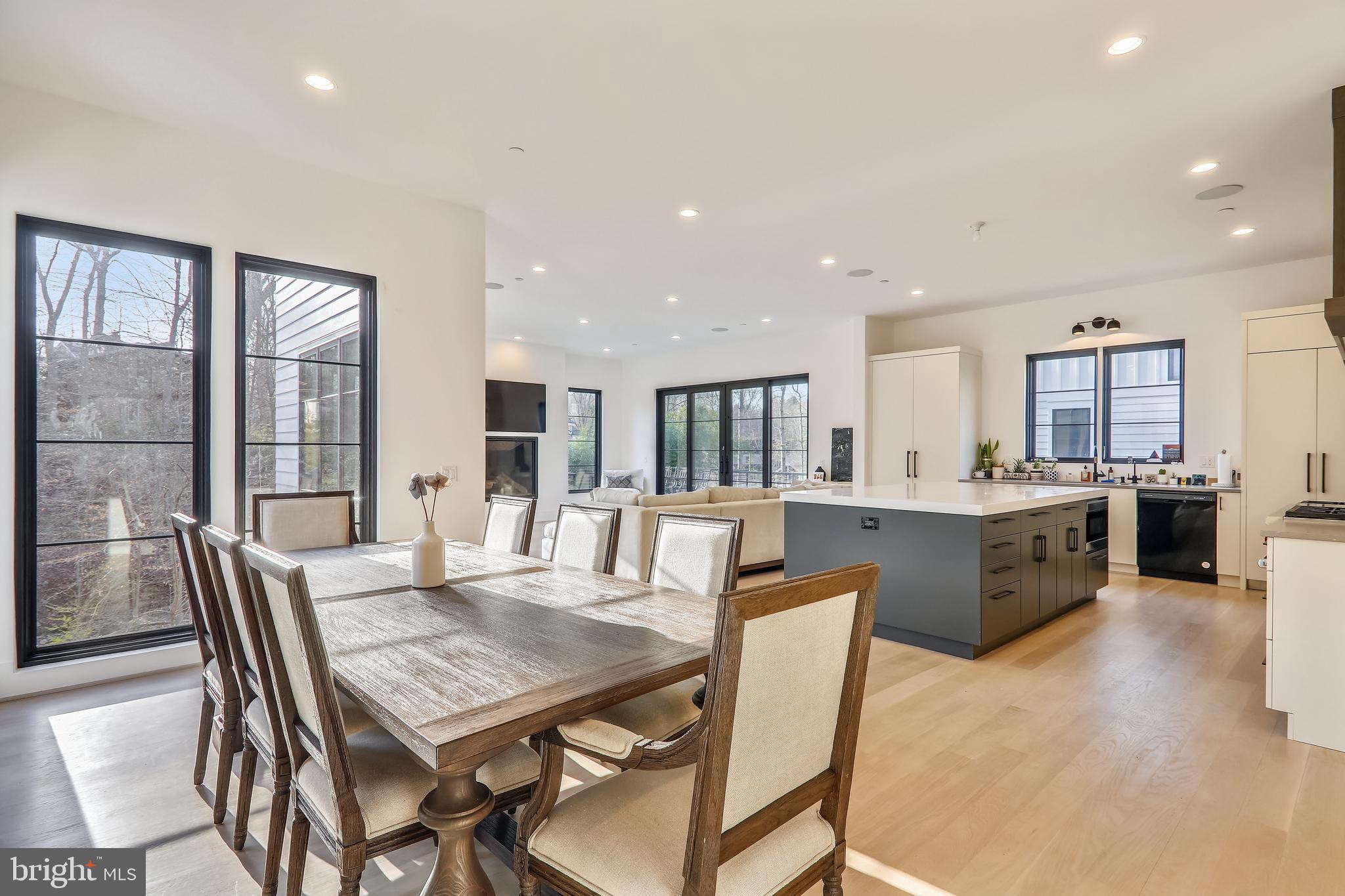 BRADLEY HILLS GROVE - Residential