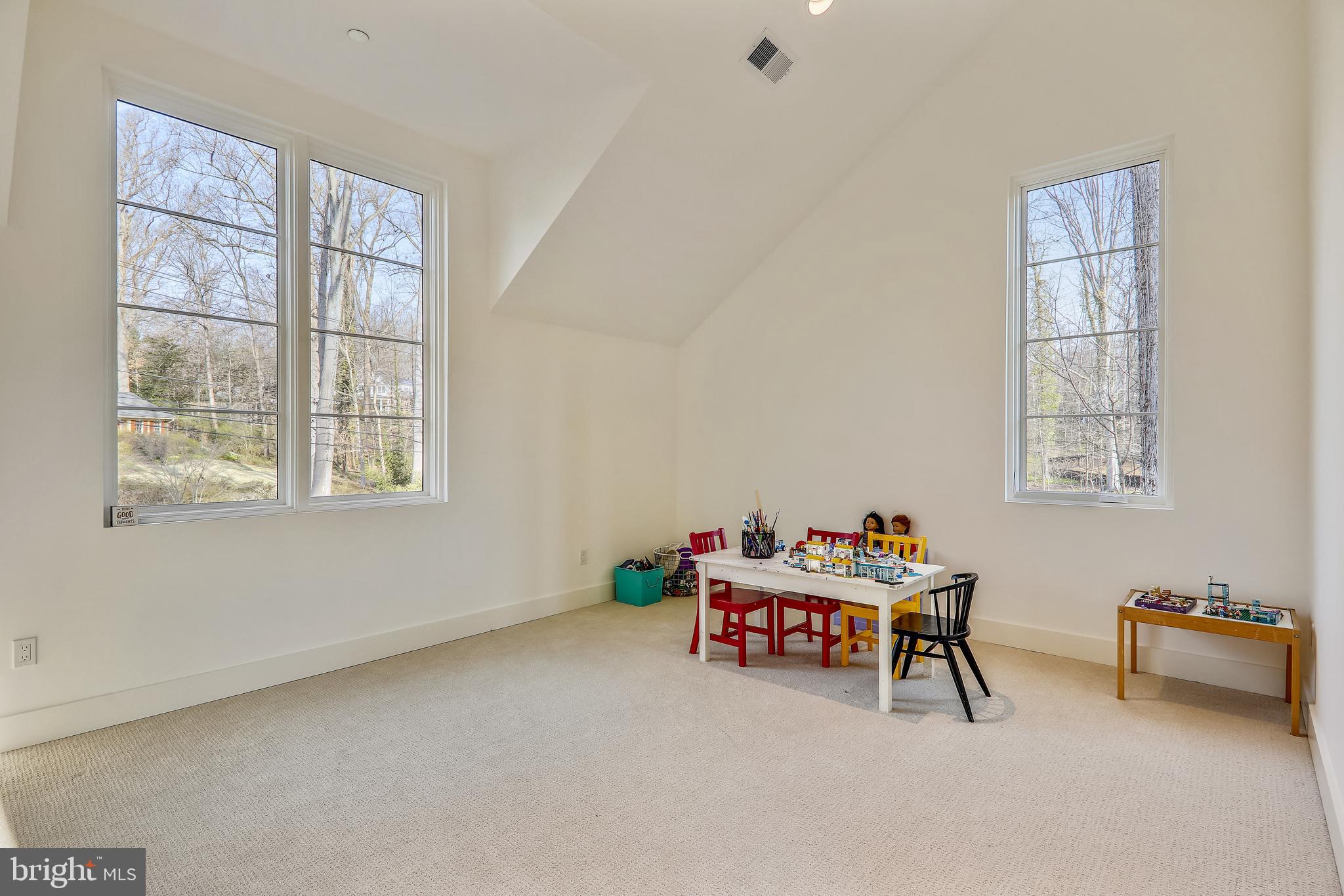 BRADLEY HILLS GROVE - Residential