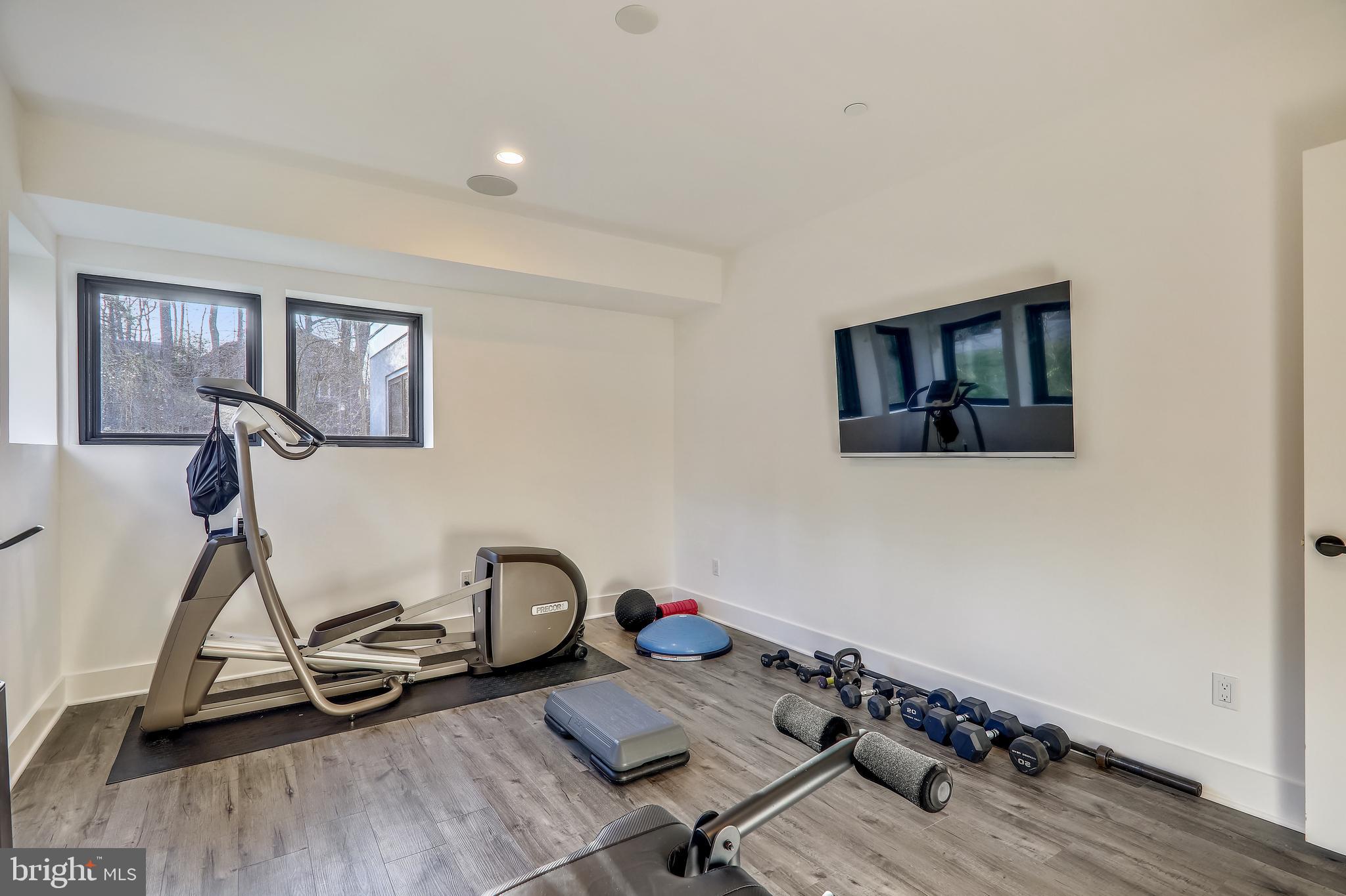 BRADLEY HILLS GROVE - Residential