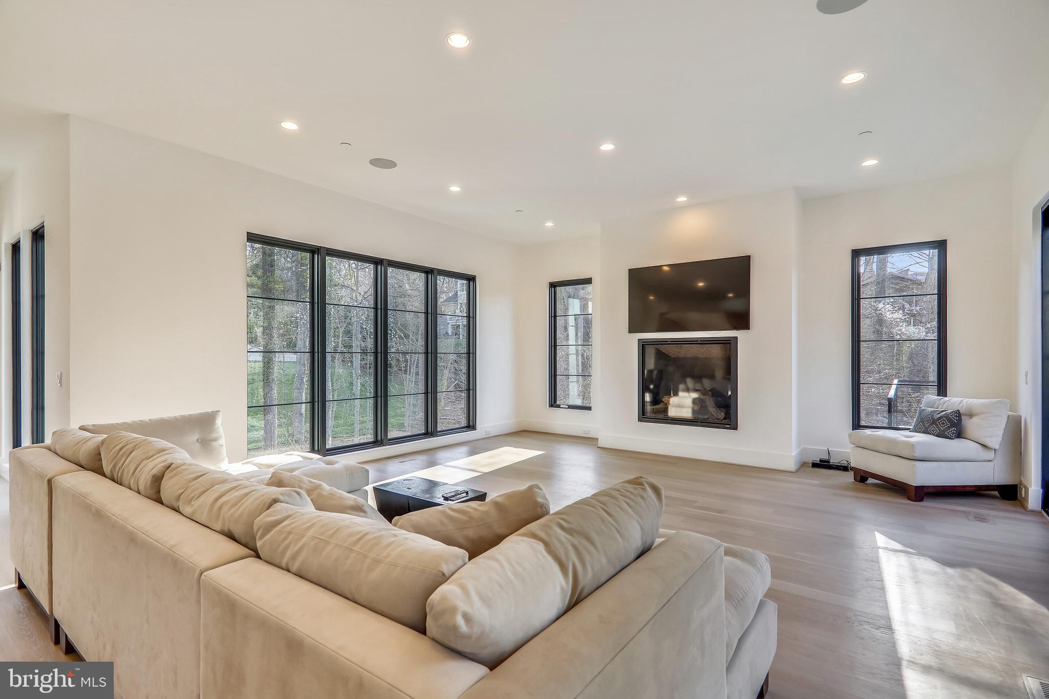 BRADLEY HILLS GROVE - Residential