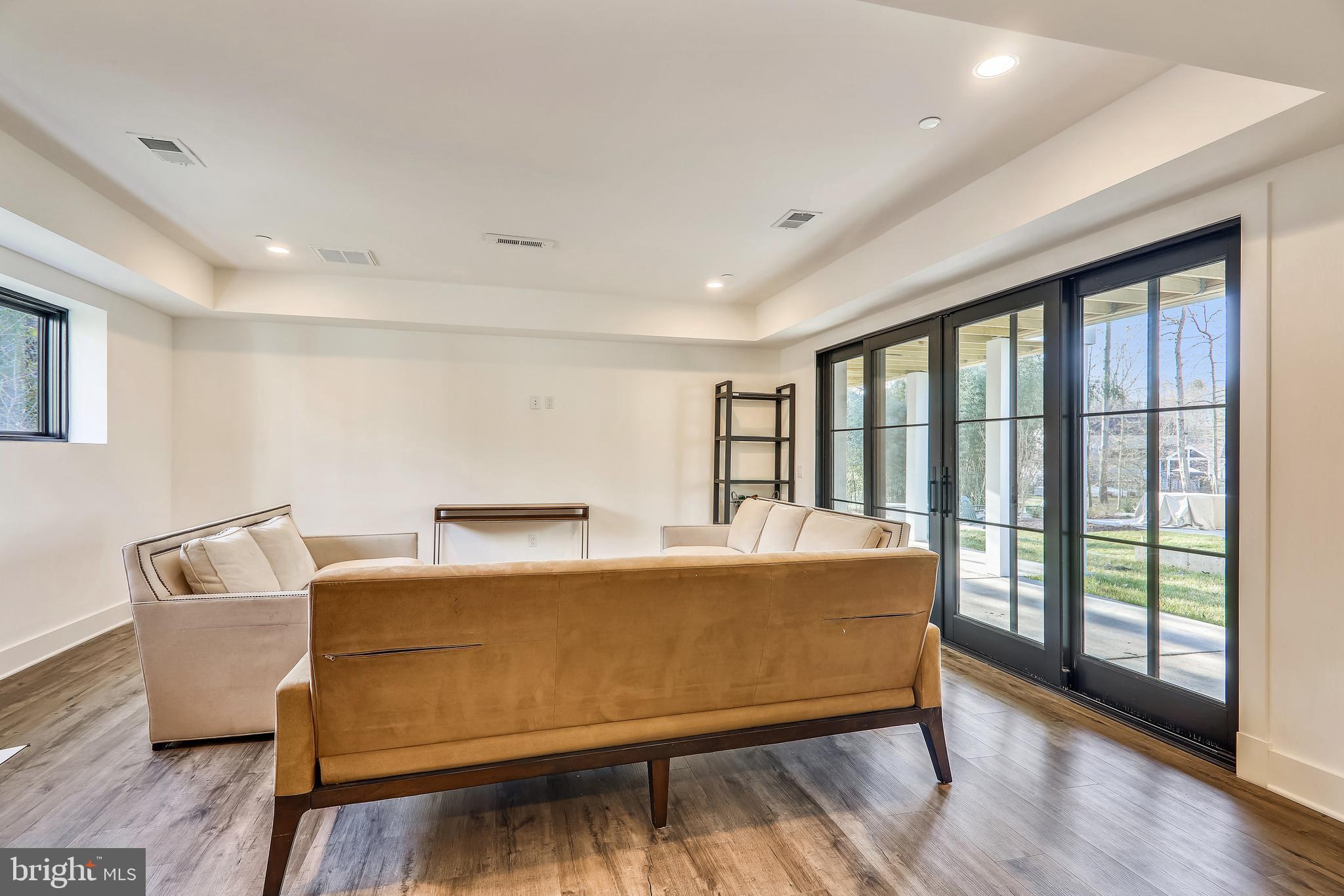 BRADLEY HILLS GROVE - Residential