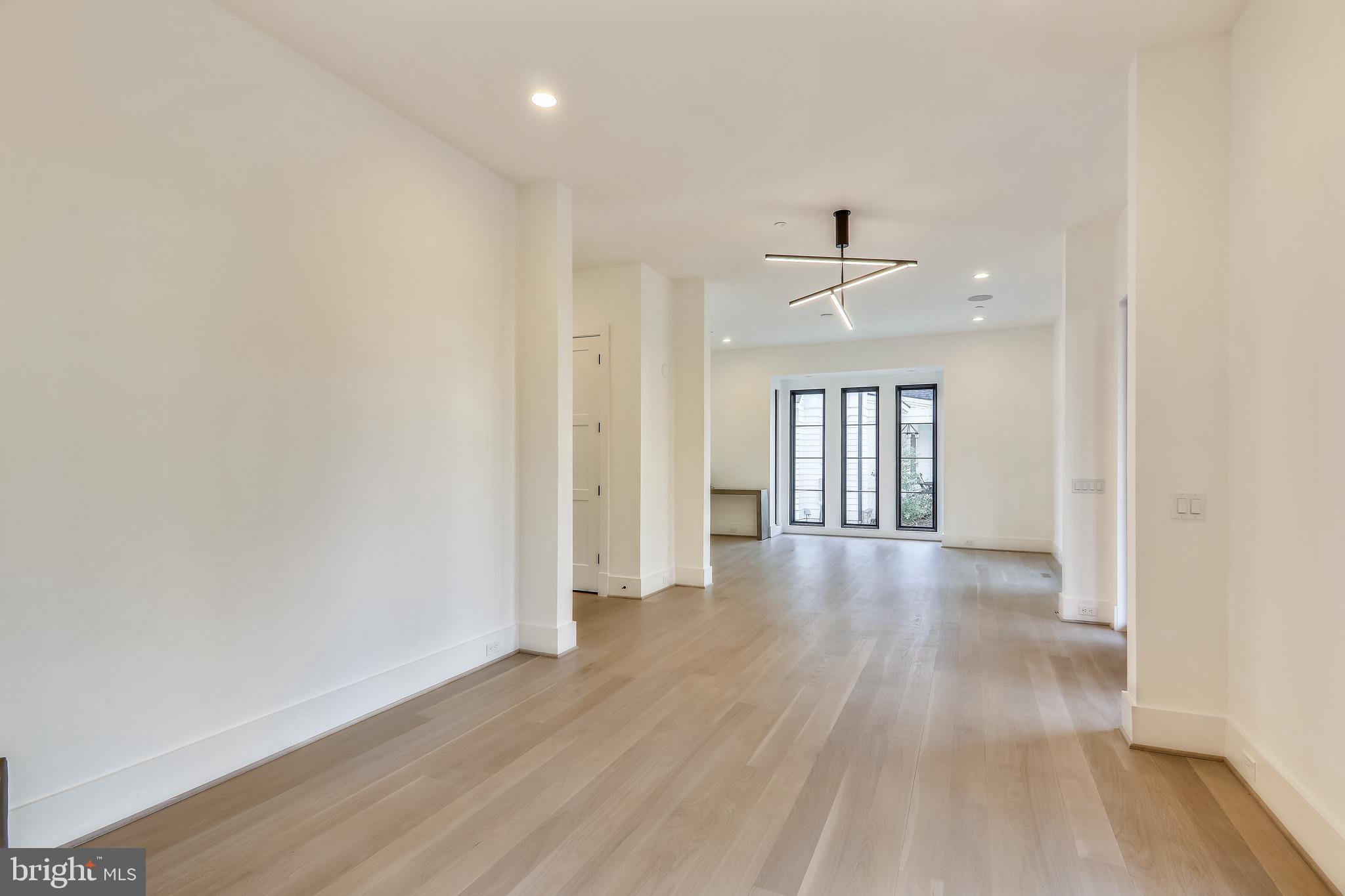 BRADLEY HILLS GROVE - Residential