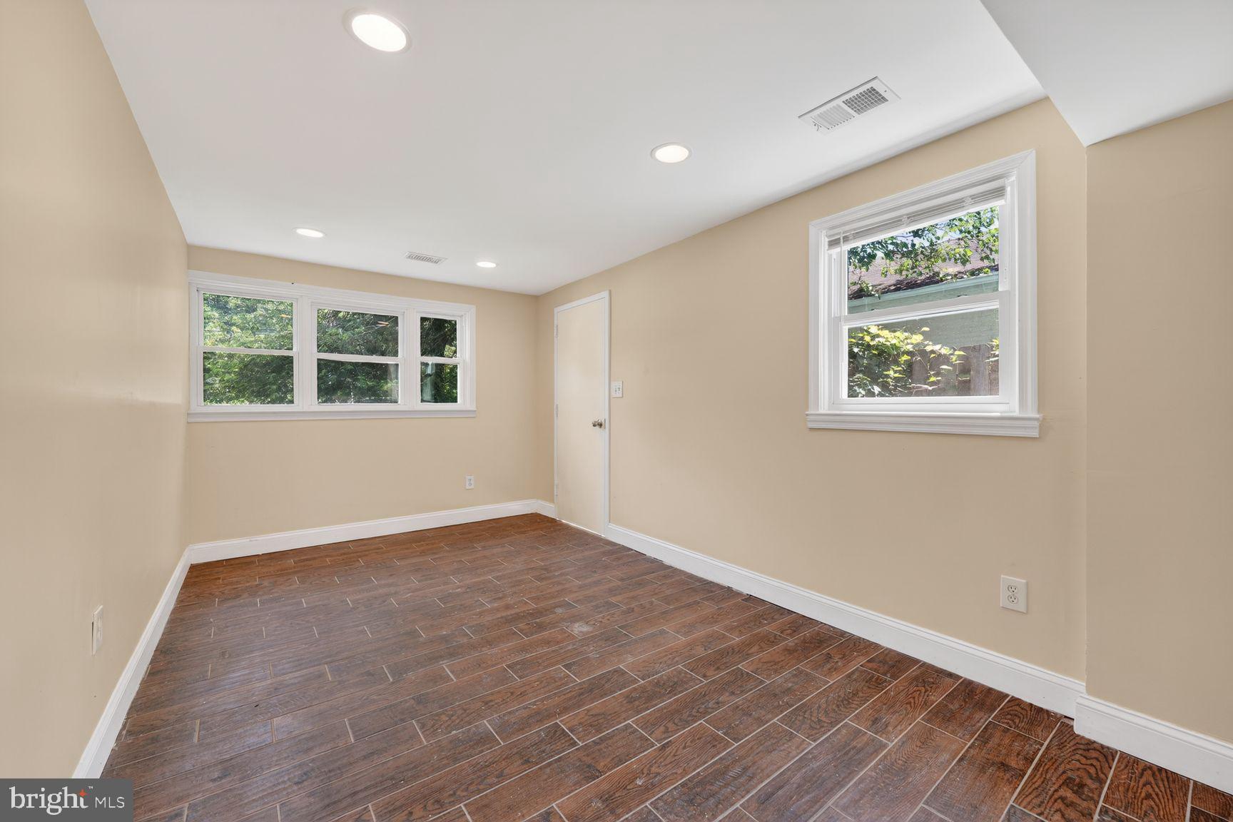 LIVINGSTON PARK - Residential