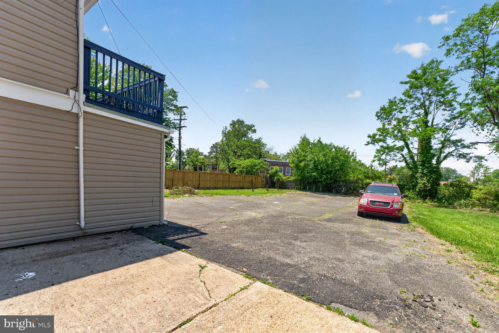 LIVINGSTON PARK - Residential