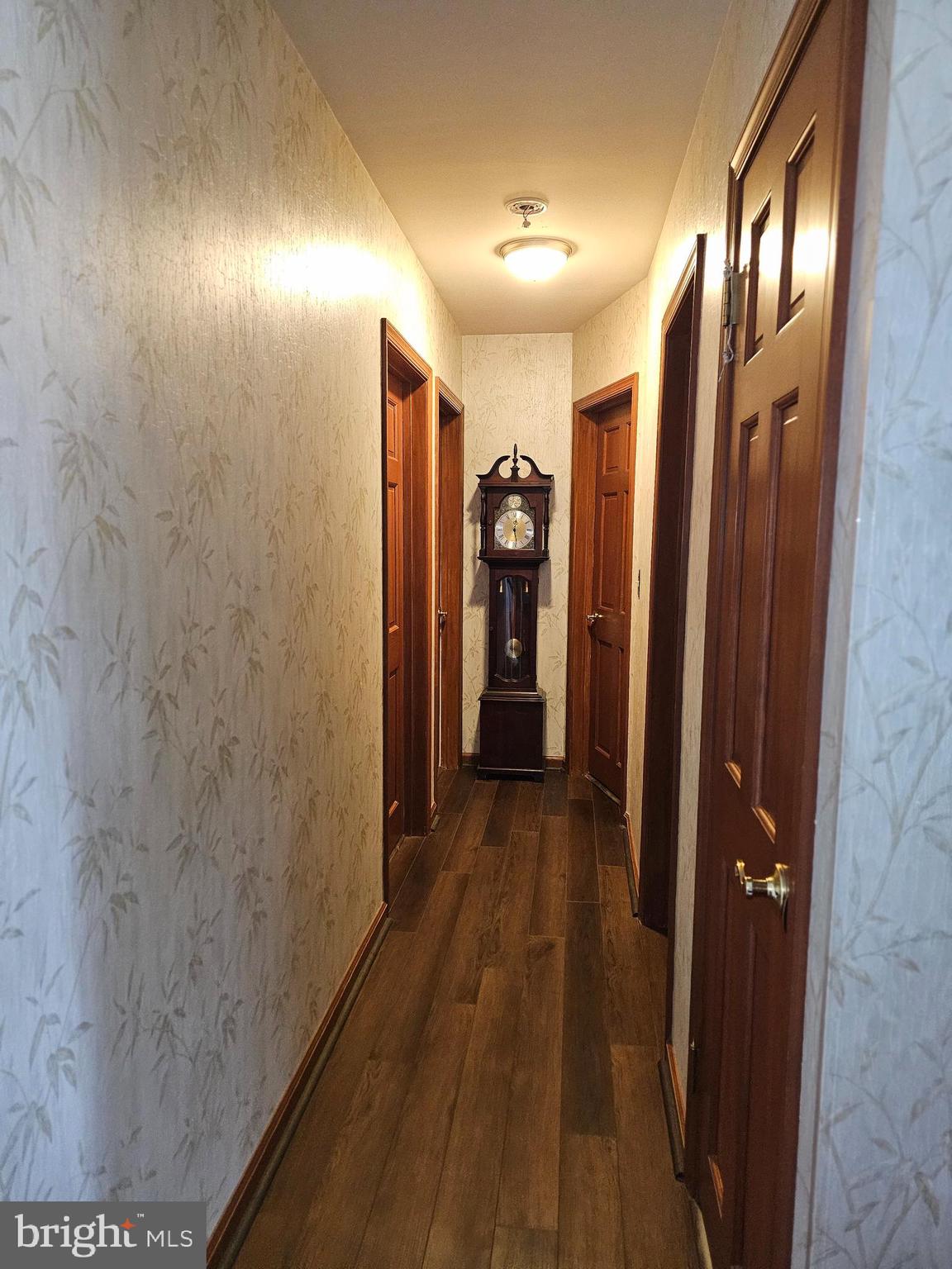 MONTROSE MANOR - Residential