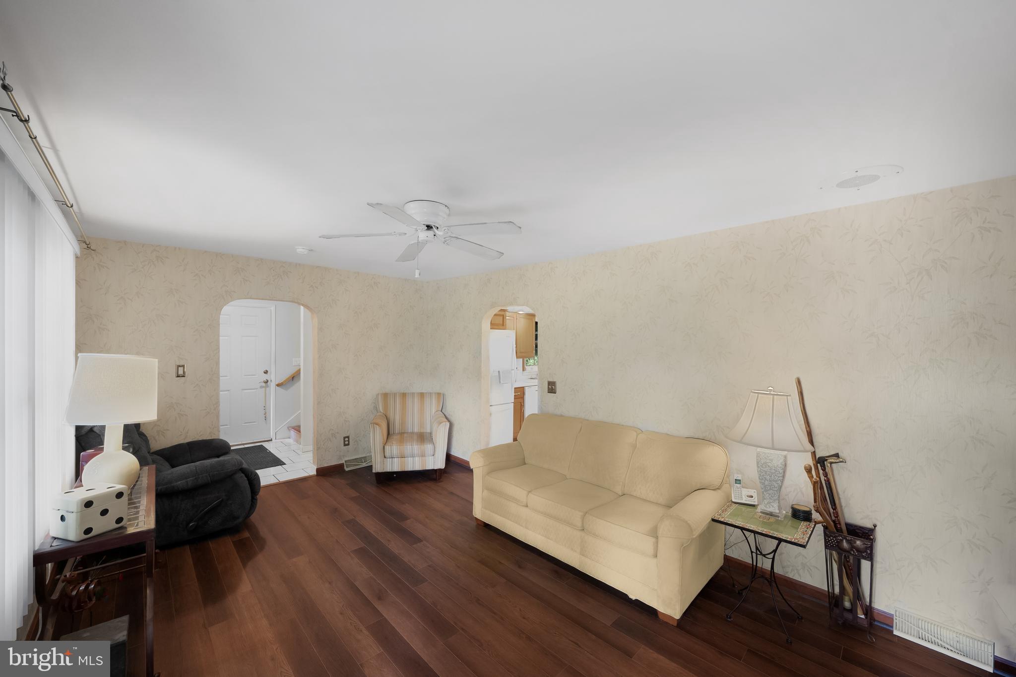 MONTROSE MANOR - Residential
