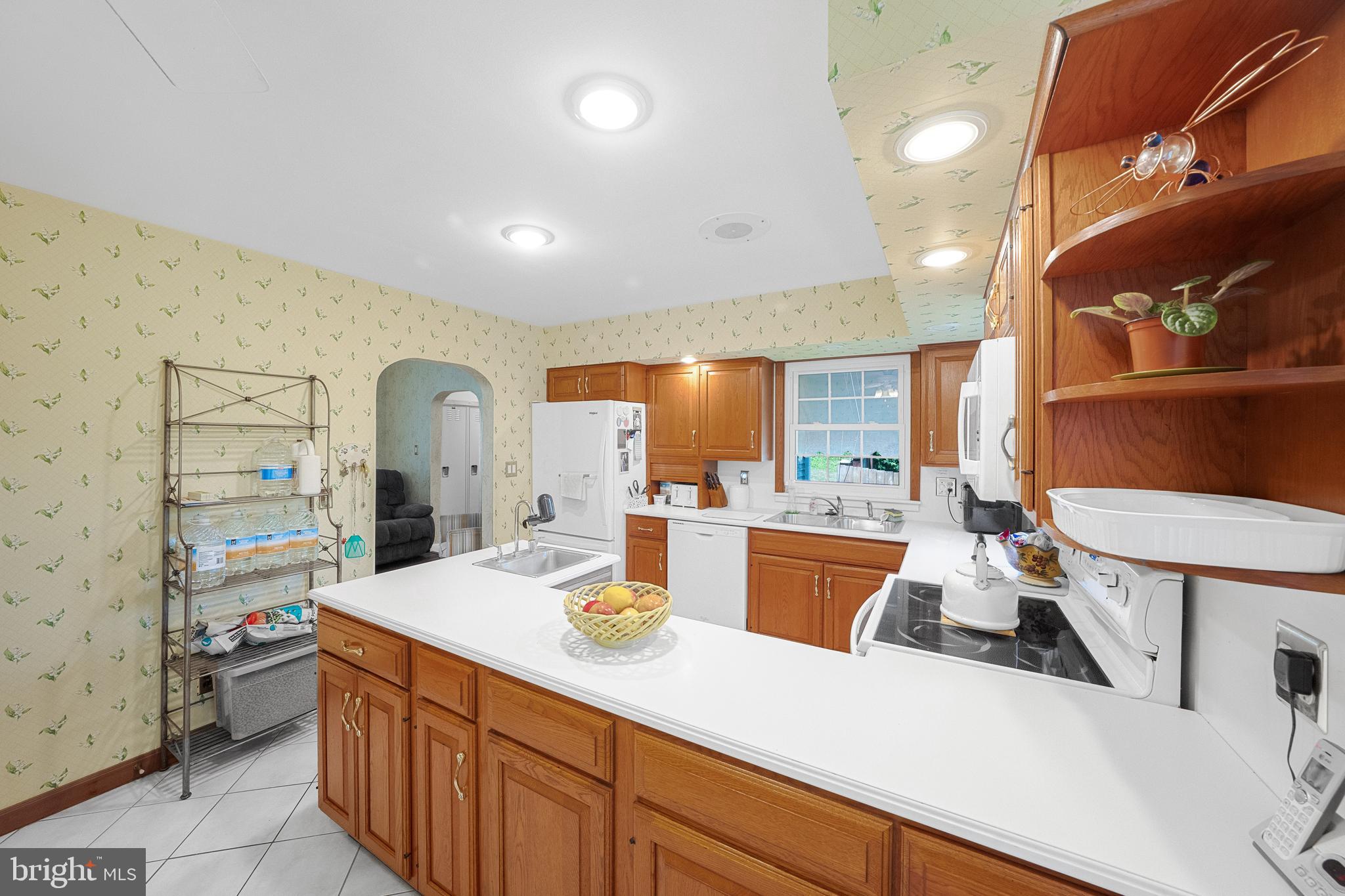 MONTROSE MANOR - Residential