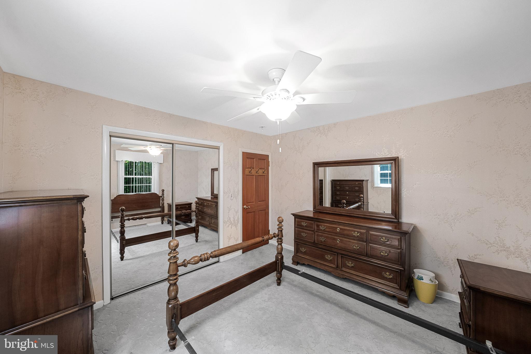 MONTROSE MANOR - Residential