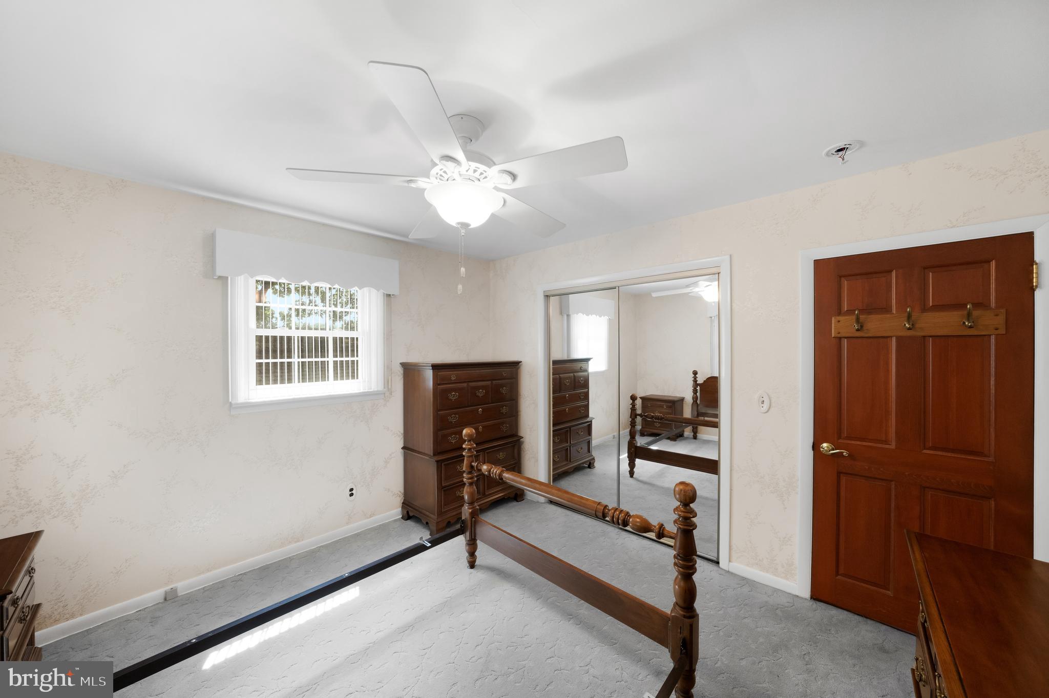MONTROSE MANOR - Residential