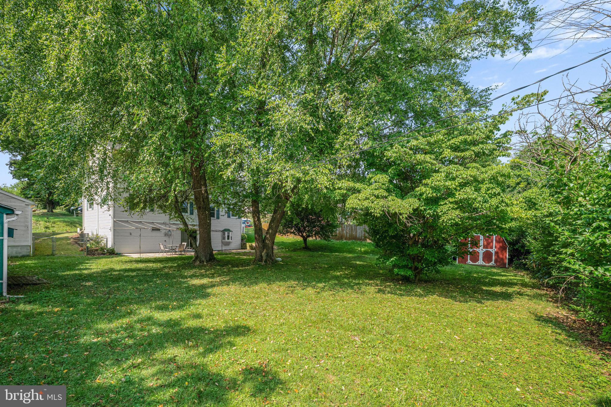 MONTROSE MANOR - Residential