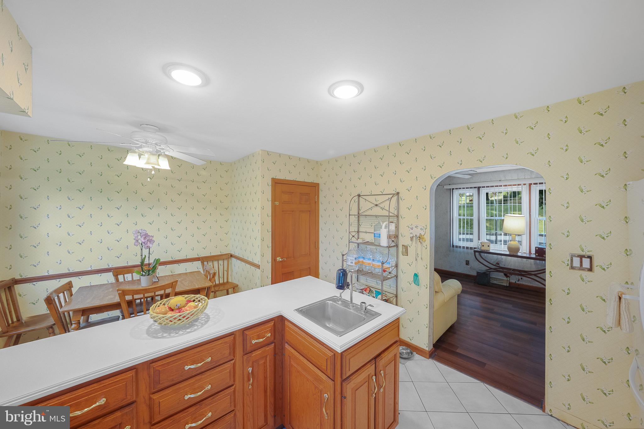 MONTROSE MANOR - Residential