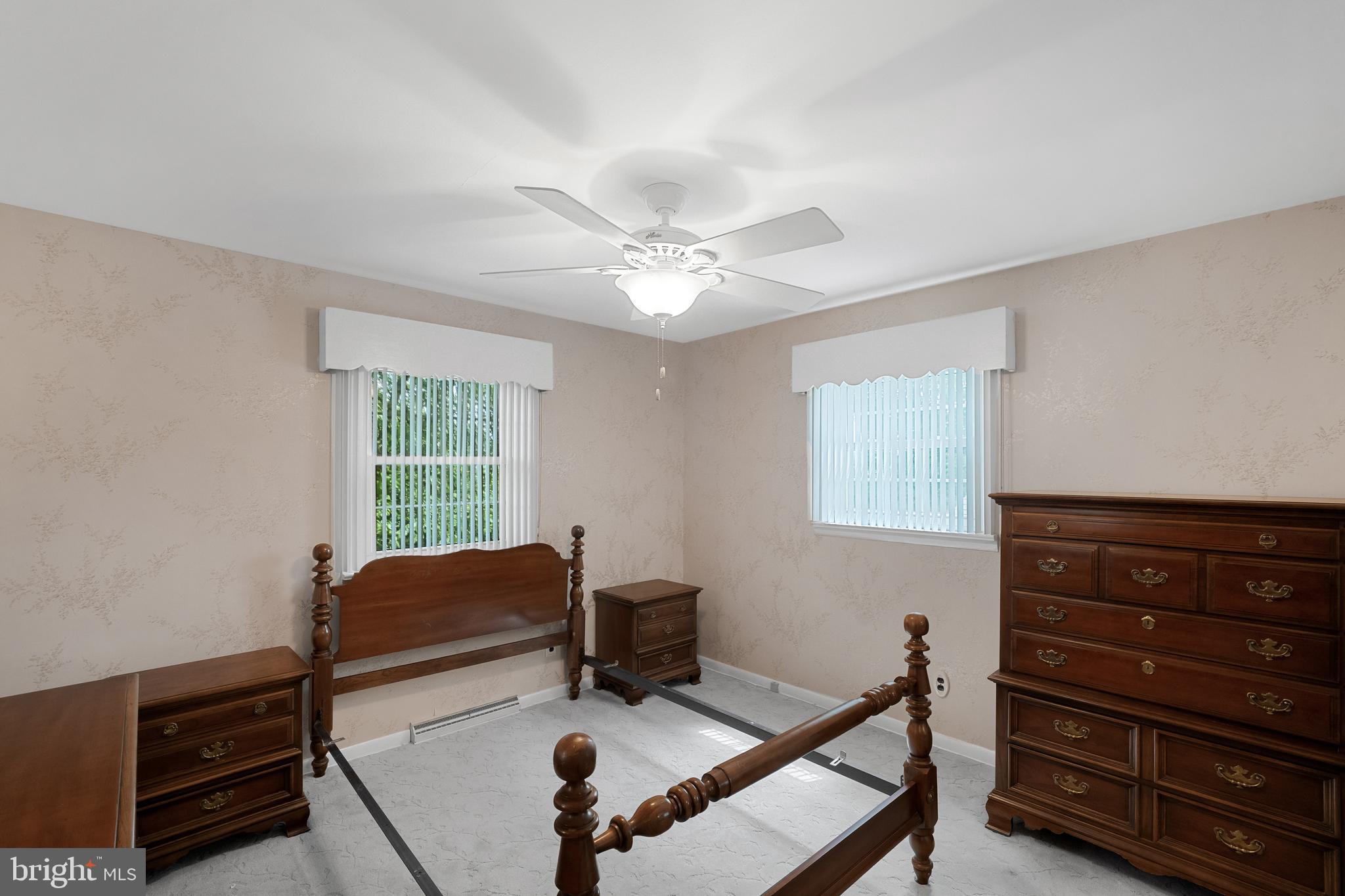 MONTROSE MANOR - Residential