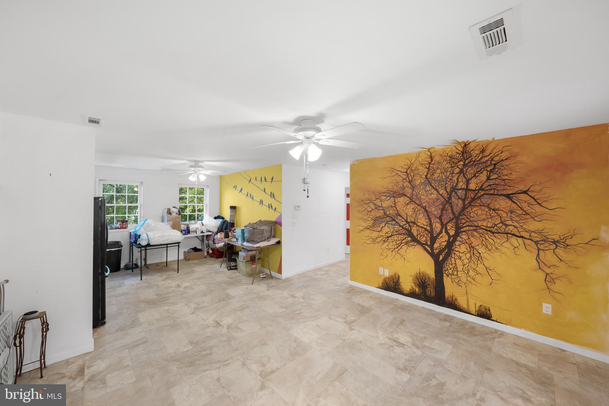 MONTROSE MANOR - Residential