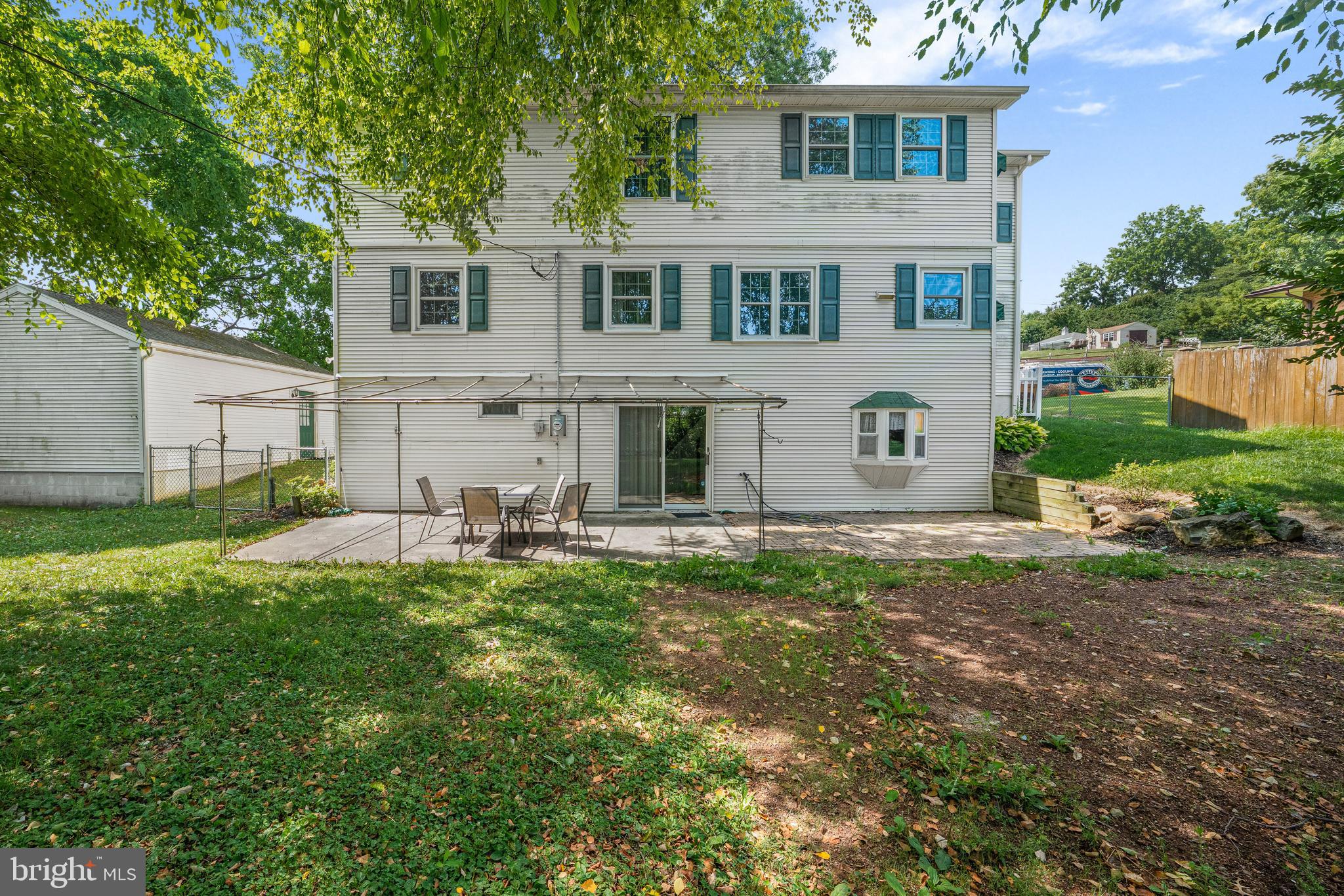 MONTROSE MANOR - Residential