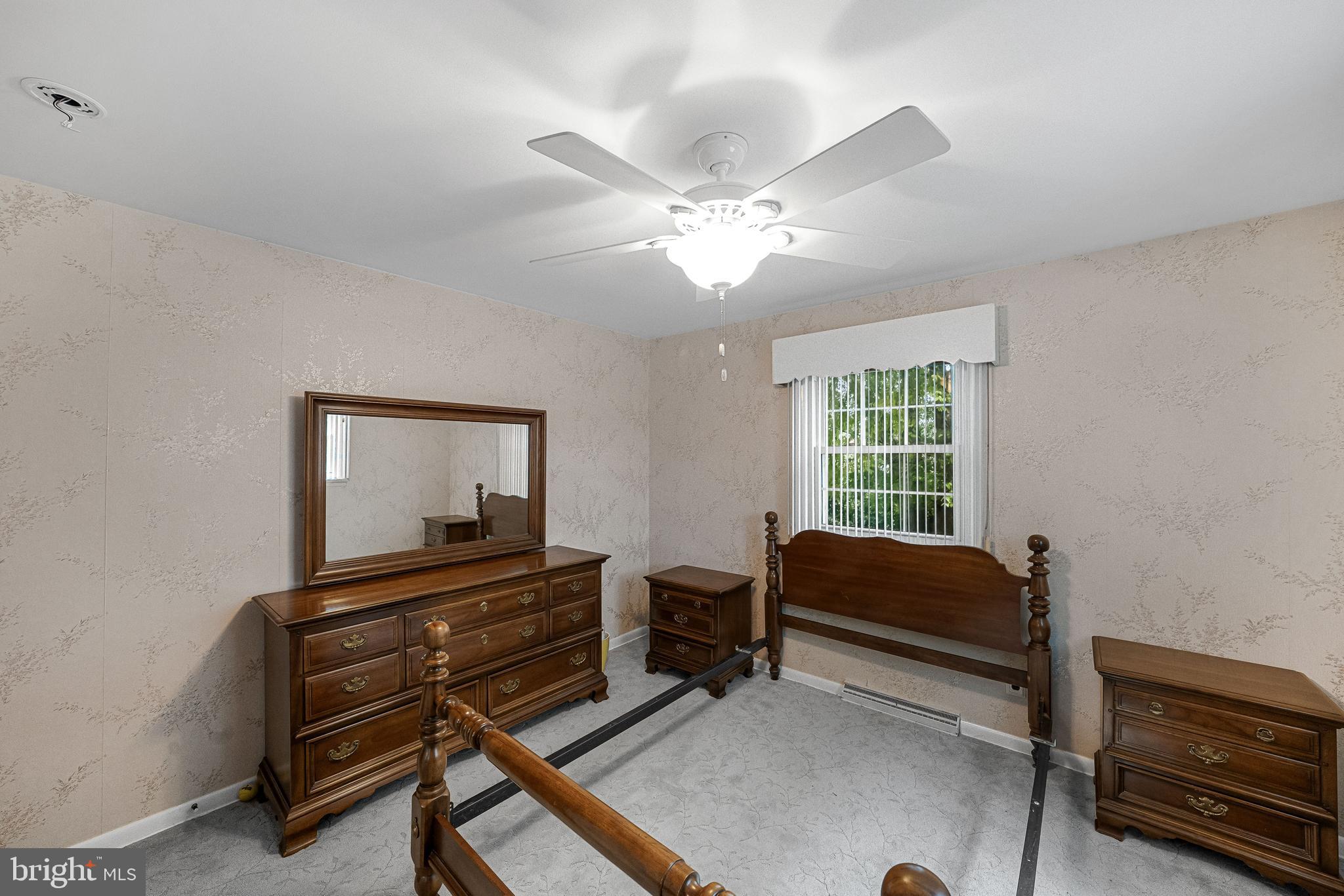MONTROSE MANOR - Residential