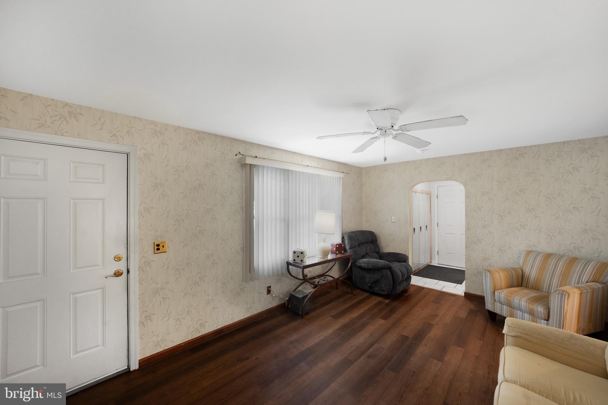 MONTROSE MANOR - Residential