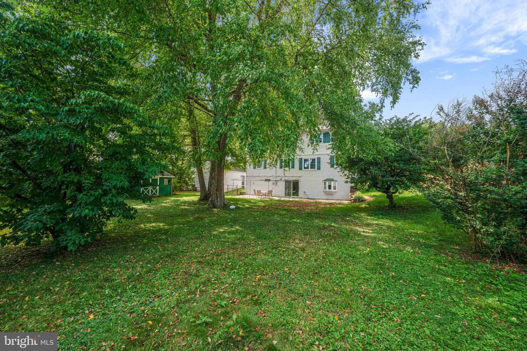 MONTROSE MANOR - Residential