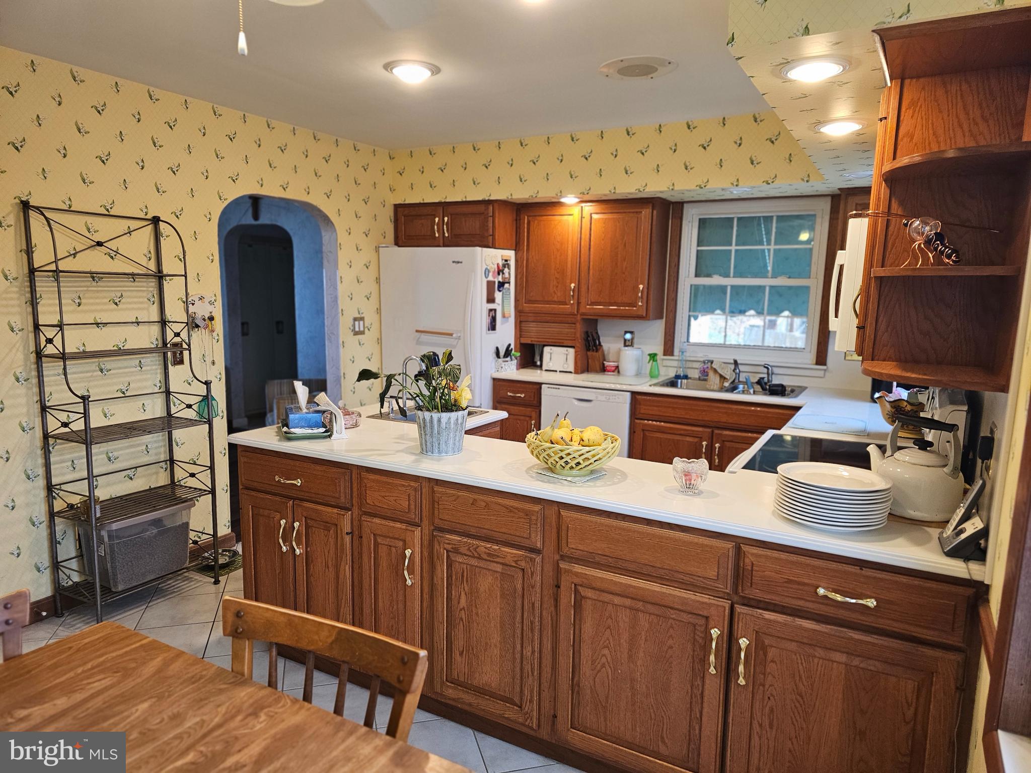 MONTROSE MANOR - Residential